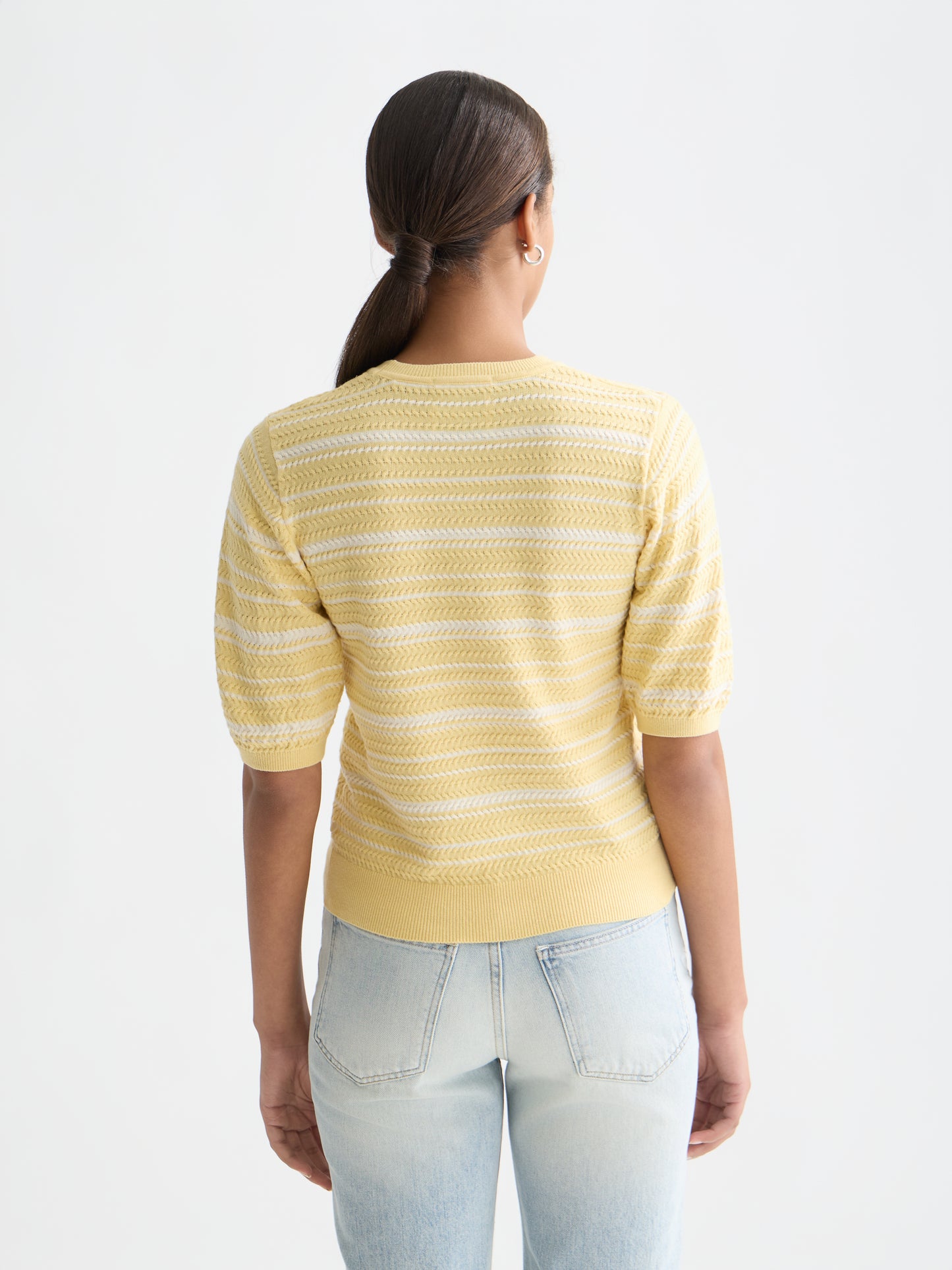 Tan טי־שירט סריג פסים טקסטורלית לנשים Textured Stripe SCOTCH & SODA
