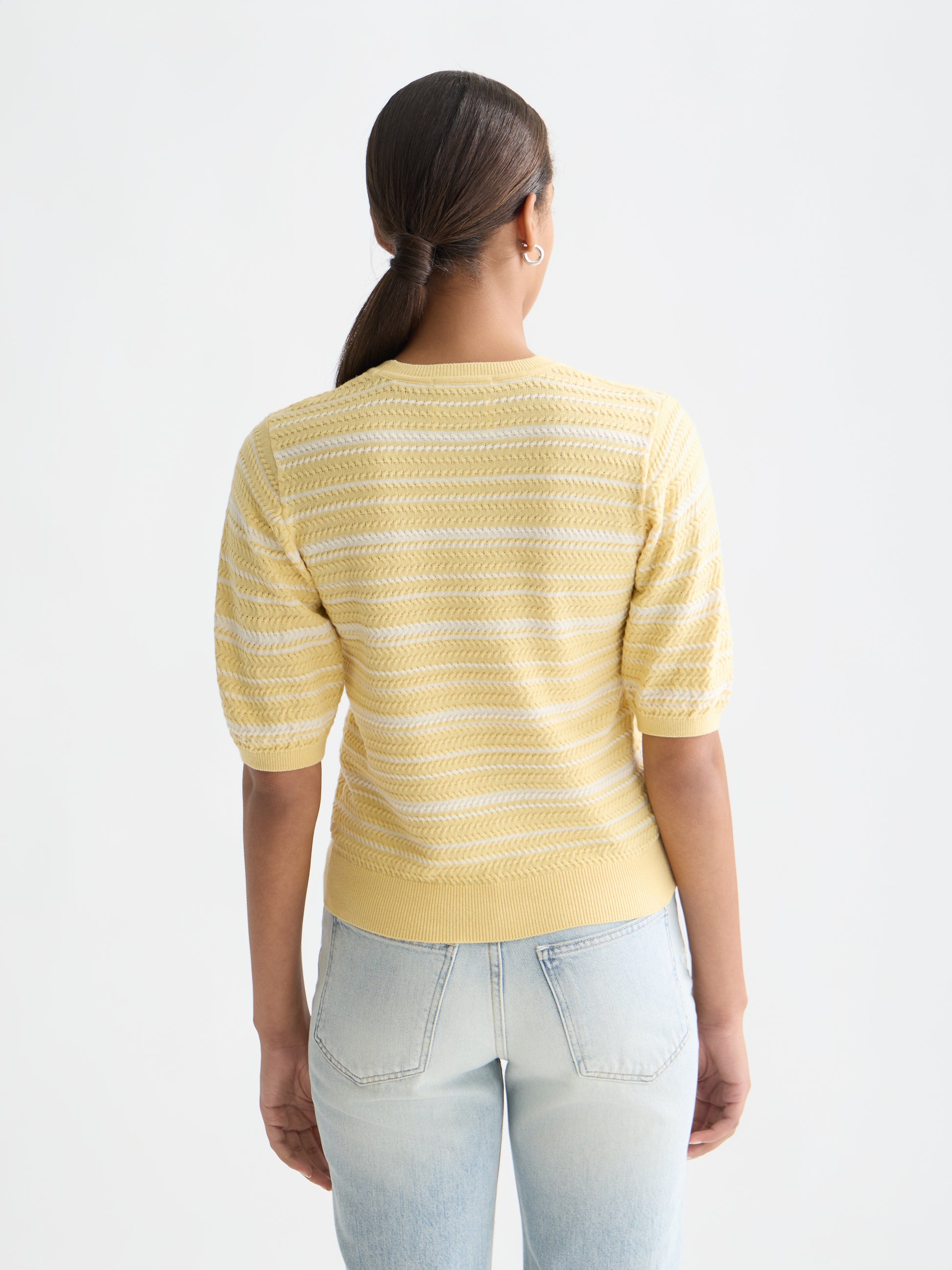 Tan טי־שירט סריג פסים טקסטורלית לנשים Textured Stripe SCOTCH & SODA