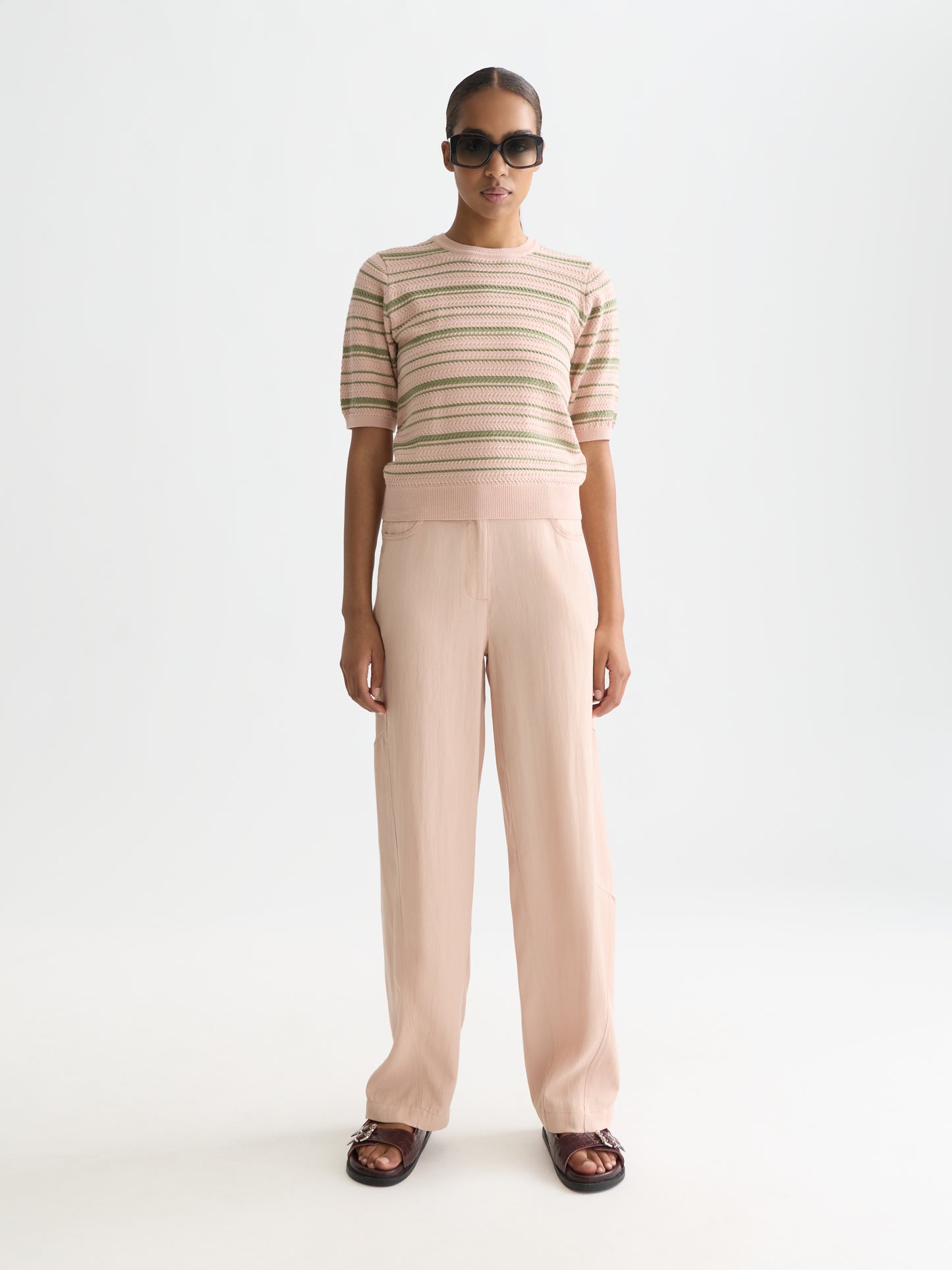 Tan טי־שירט סריג פסים טקסטורלית לנשים Textured Stripe SCOTCH & SODA