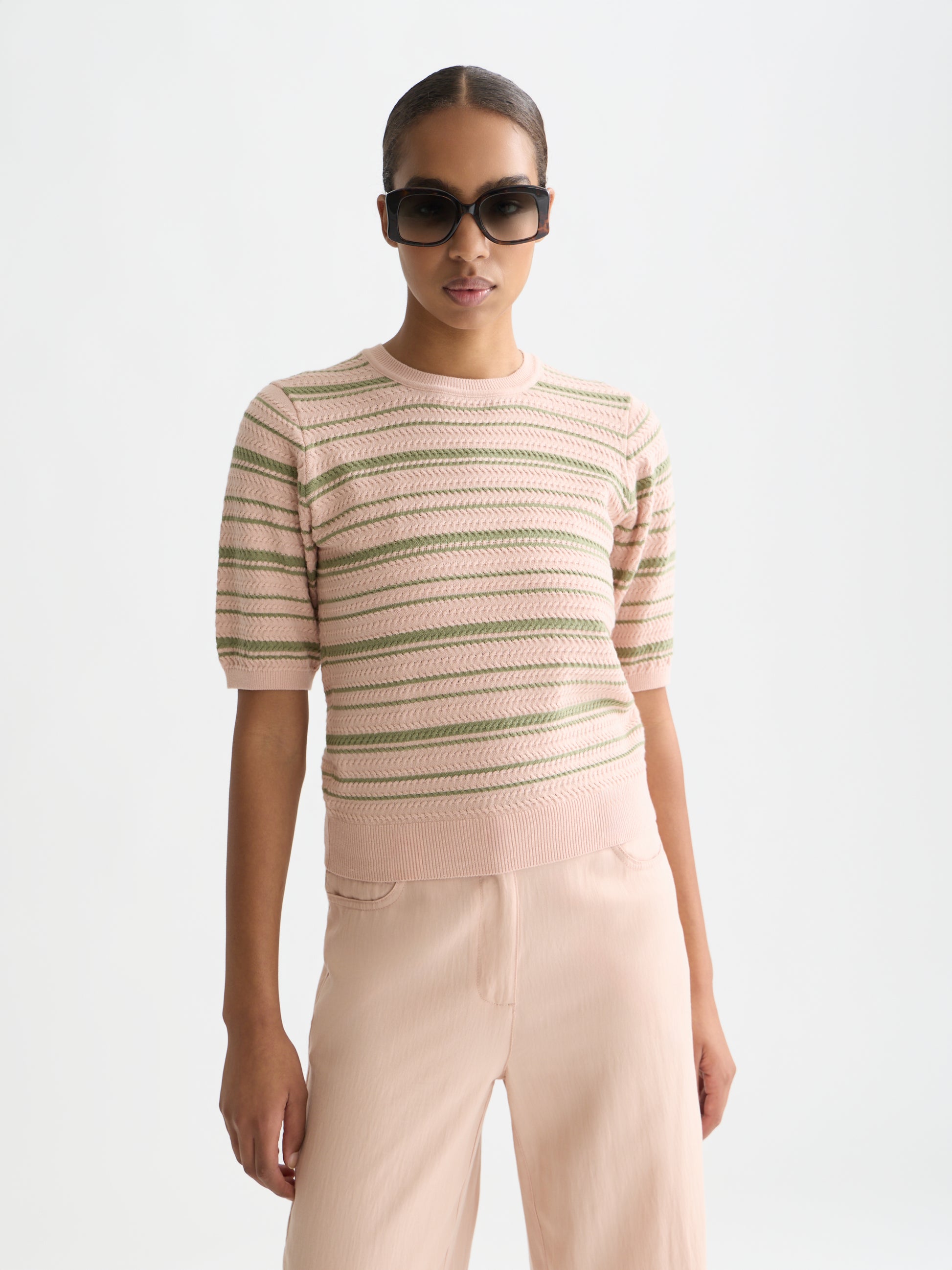 Misty Rose טי־שירט סריג פסים טקסטורלית לנשים Textured Stripe SCOTCH & SODA