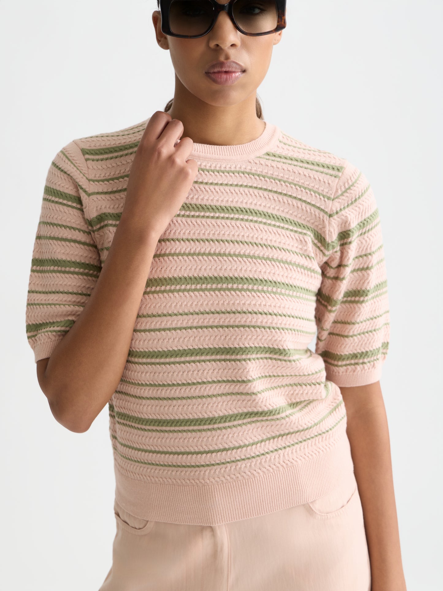 Lavender טי־שירט סריג פסים טקסטורלית לנשים Textured Stripe SCOTCH & SODA