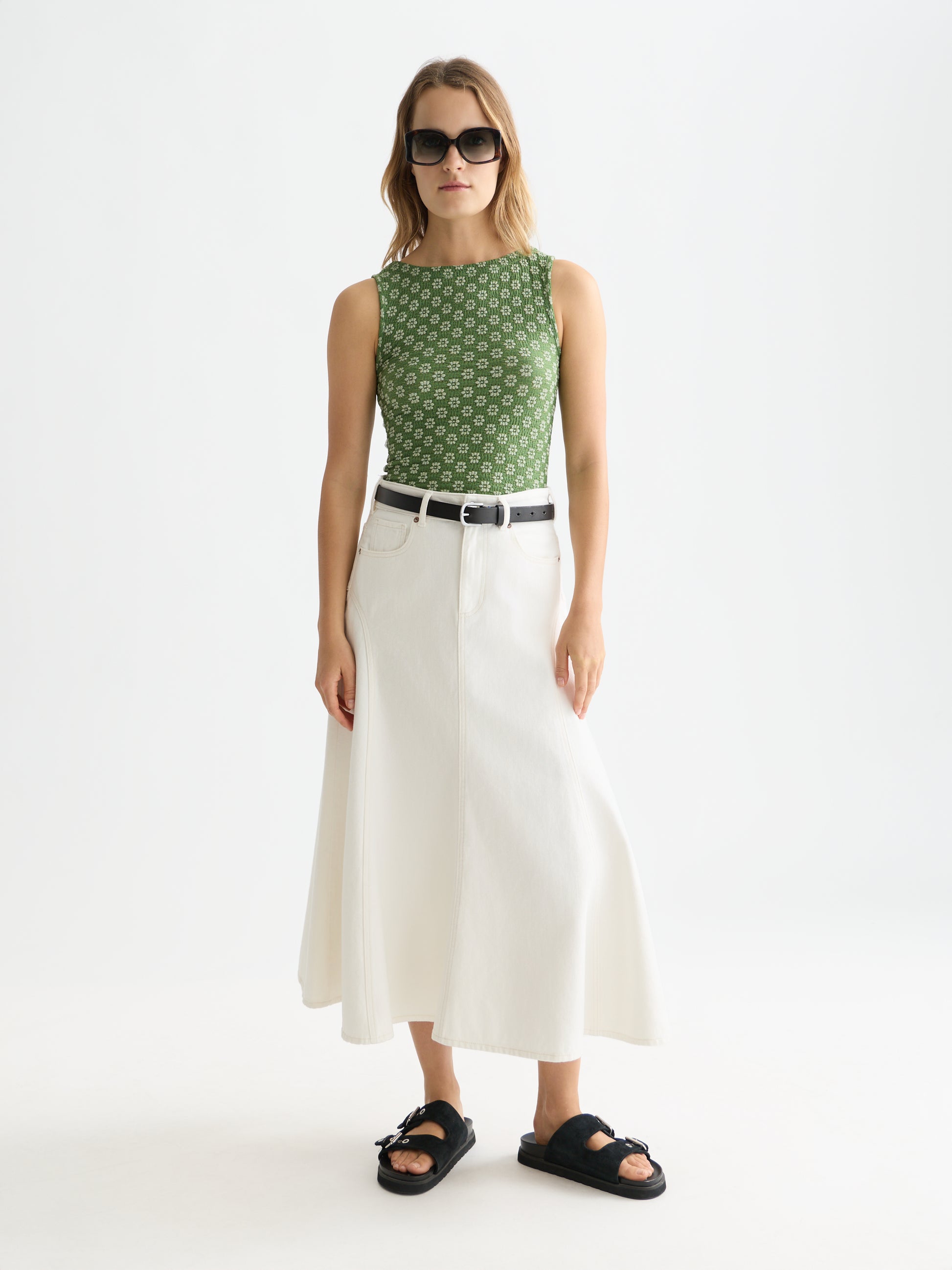 White Smoke גופיית לנשים Structured Slash Neck SCOTCH & SODA