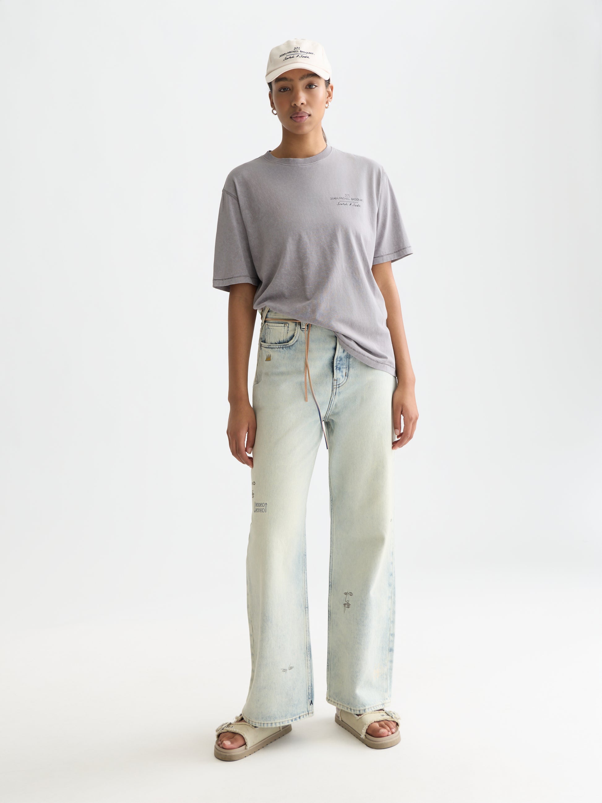 Lavender טי־שירט בגזרה רחבה לנשים Basquiat Graphic SCOTCH & SODA