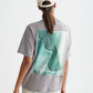 Lavender טי־שירט בגזרה רחבה לנשים Basquiat Graphic SCOTCH & SODA