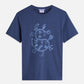 Dark Slate Gray טי־שירט בגזרה רגילה לנשים Chest Artwork SCOTCH & SODA