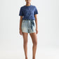 White Smoke טי־שירט בגזרה רגילה לנשים Chest Artwork SCOTCH & SODA