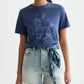 Lavender טי־שירט בגזרה רגילה לנשים Chest Artwork SCOTCH & SODA