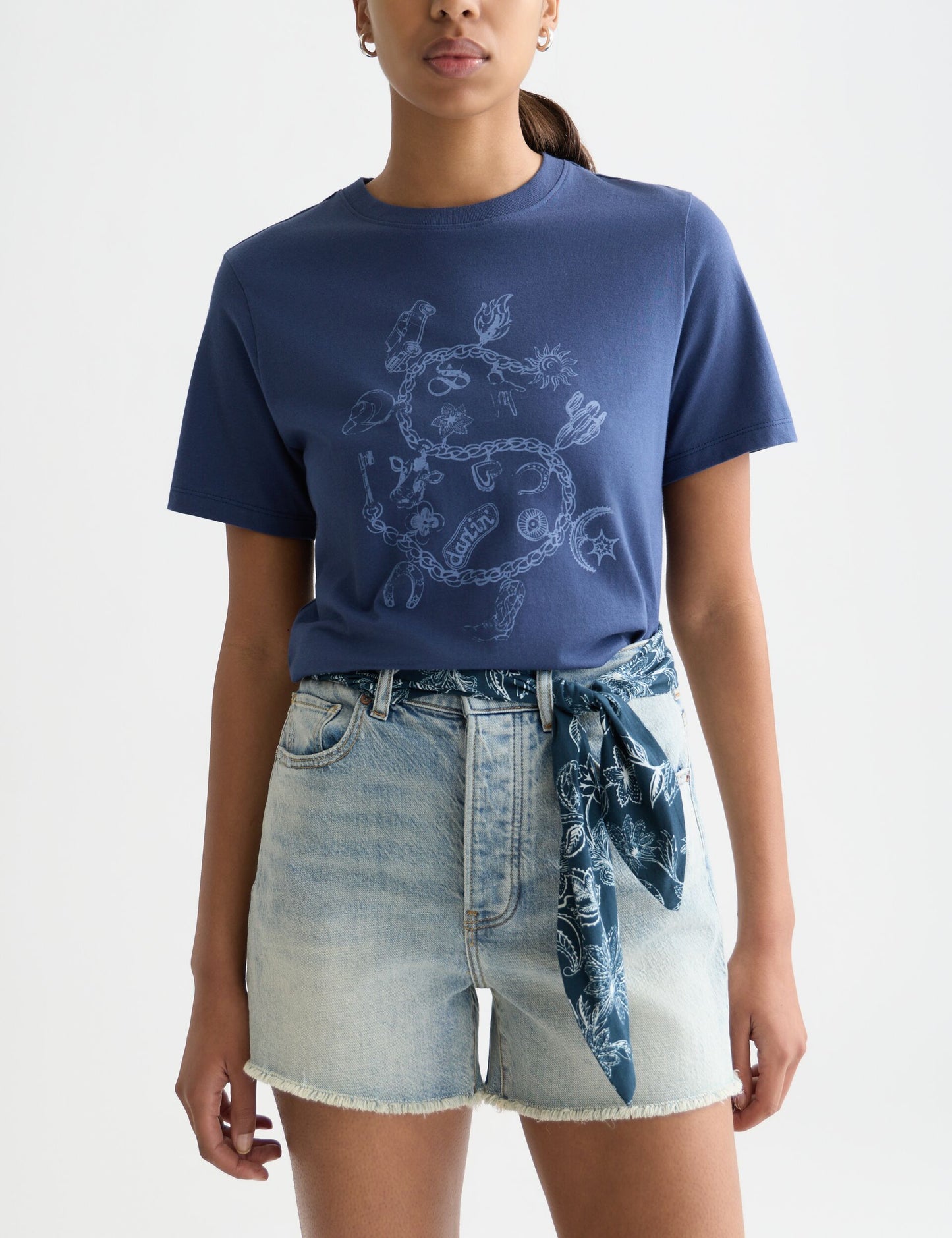 Lavender טי־שירט בגזרה רגילה לנשים Chest Artwork SCOTCH & SODA
