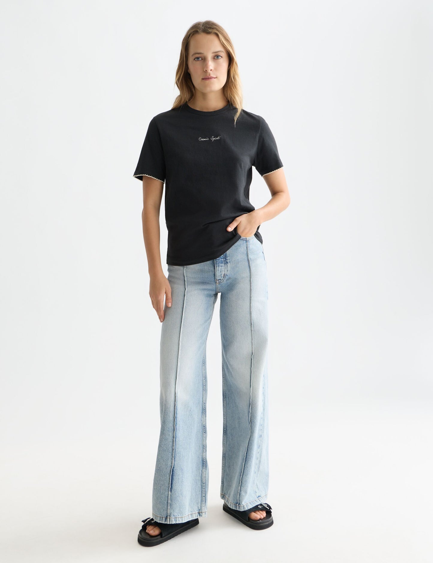 White Smoke טי־שירט רקומה בגזרה רגילה לנשים Slub SCOTCH & SODA