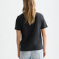Black טי־שירט רקומה בגזרה רגילה לנשים Slub SCOTCH & SODA