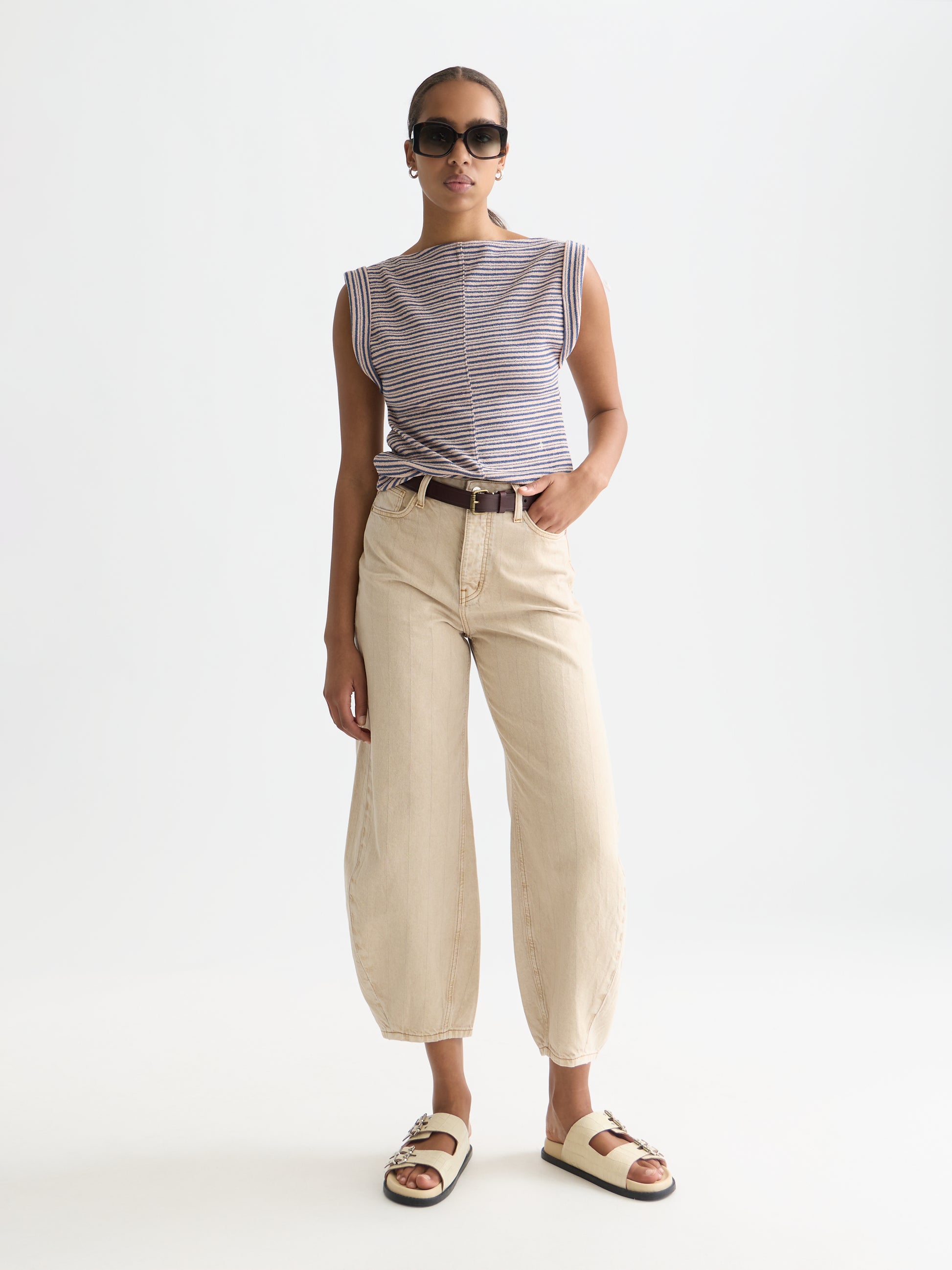 White Smoke טי־שירט פסים עם שרוולים מקופלים לנשים Striped SCOTCH & SODA