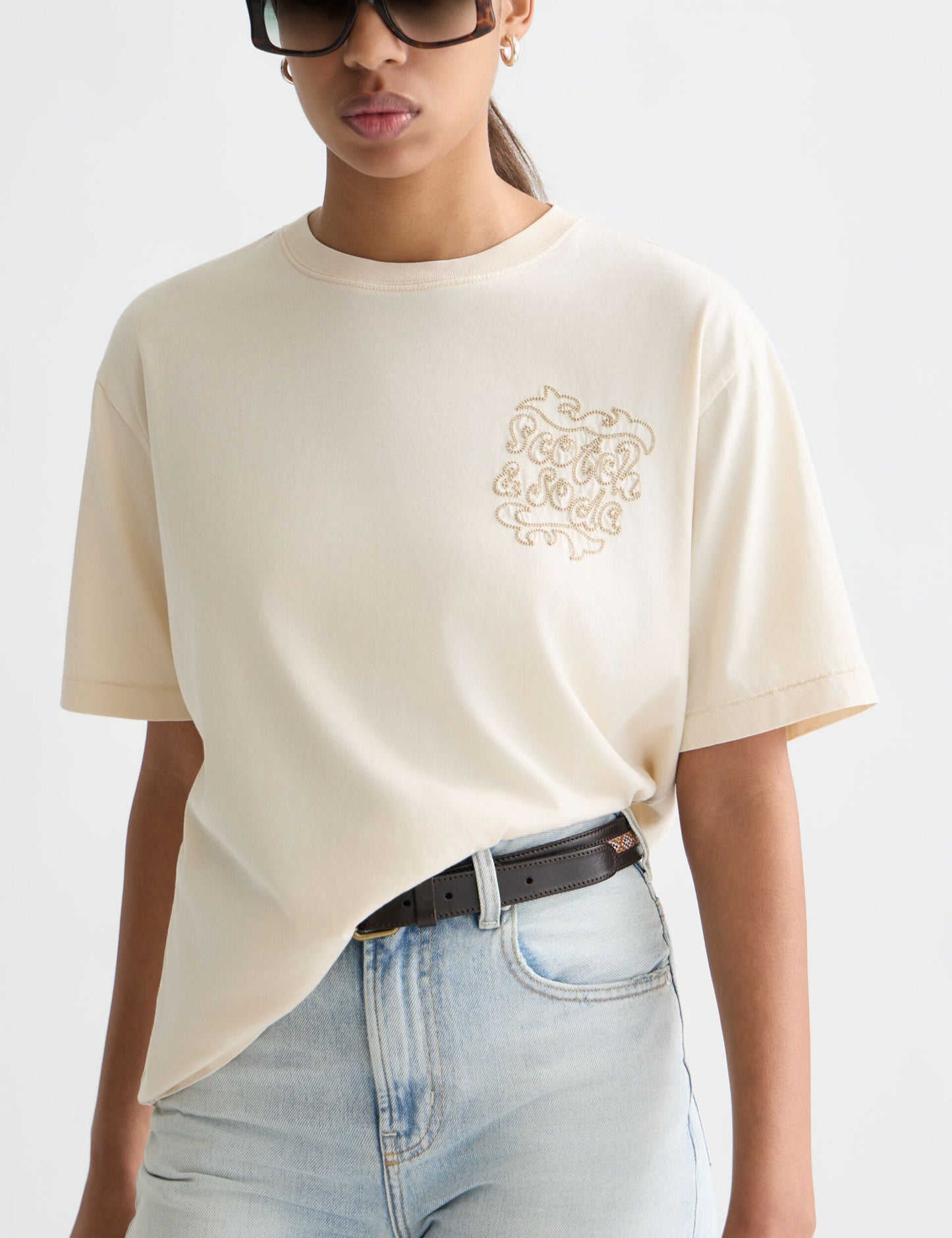 Lavender טי־שירט בגזרה רחבה לנשים Washed Artwork SCOTCH & SODA