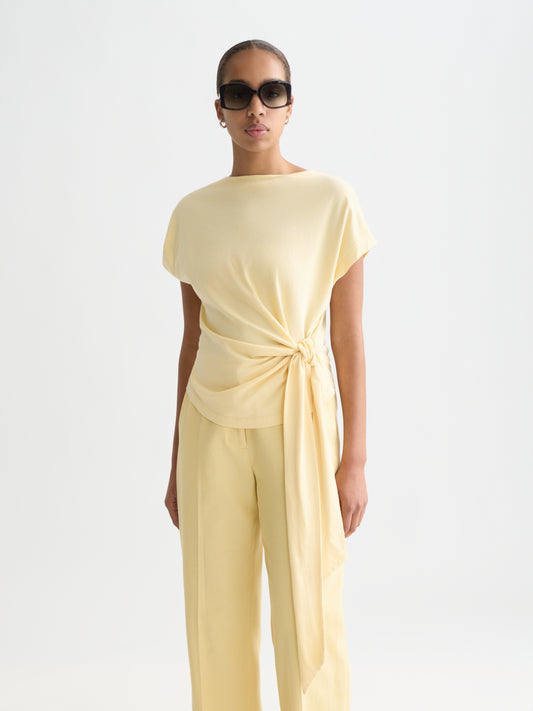 Bisque טי־שירט לנשים Knotted Slash Neck SCOTCH & SODA