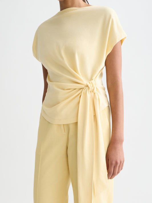 Tan טי־שירט לנשים Knotted Slash Neck SCOTCH & SODA