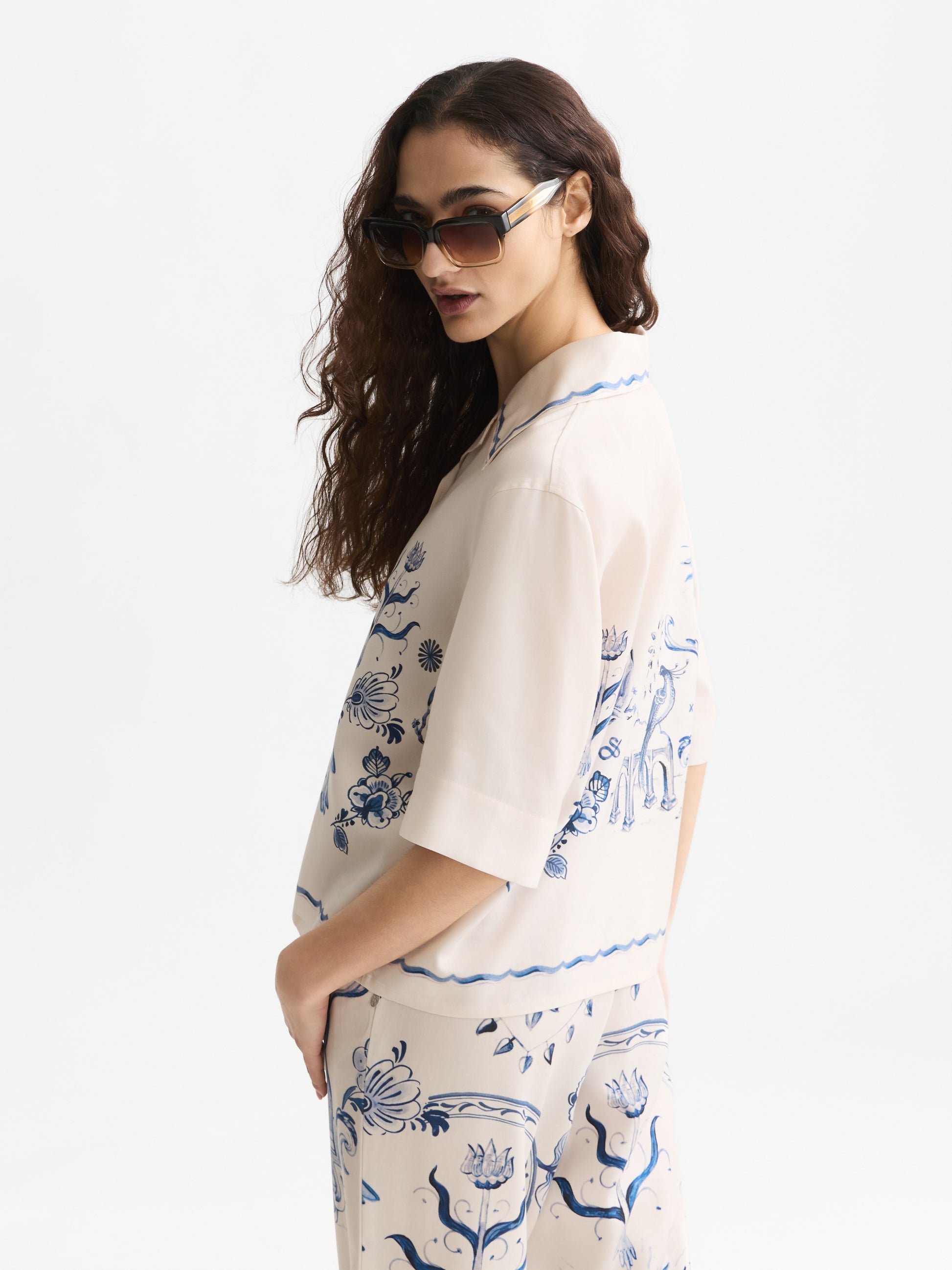 White Smoke חולצה מכופתרת קצרה לנשים Printed Camp SCOTCH & SODA