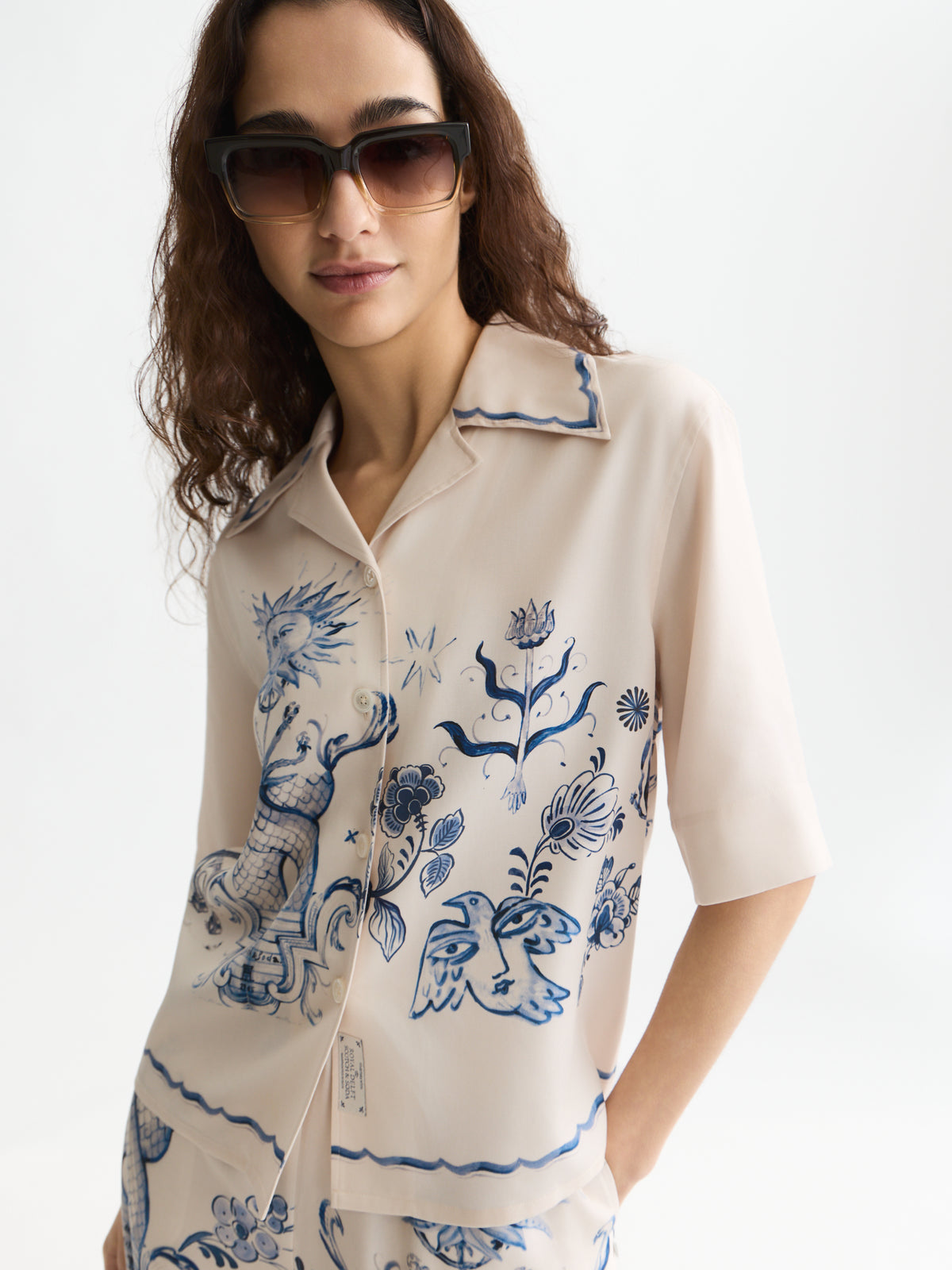 White Smoke חולצה מכופתרת קצרה לנשים Printed Camp SCOTCH & SODA