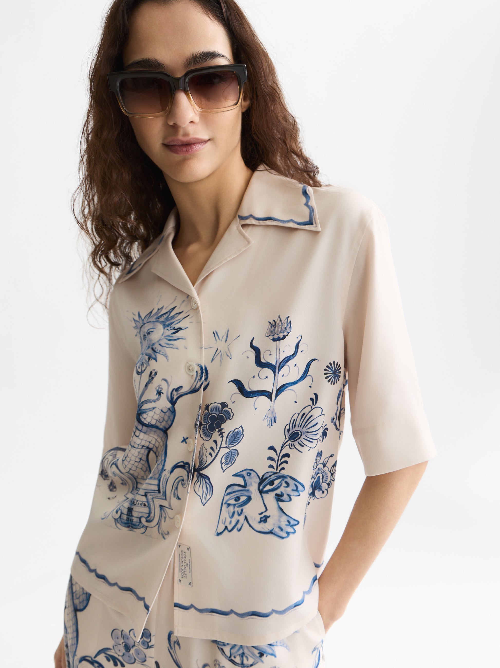 White Smoke חולצה מכופתרת קצרה לנשים Printed Camp SCOTCH & SODA