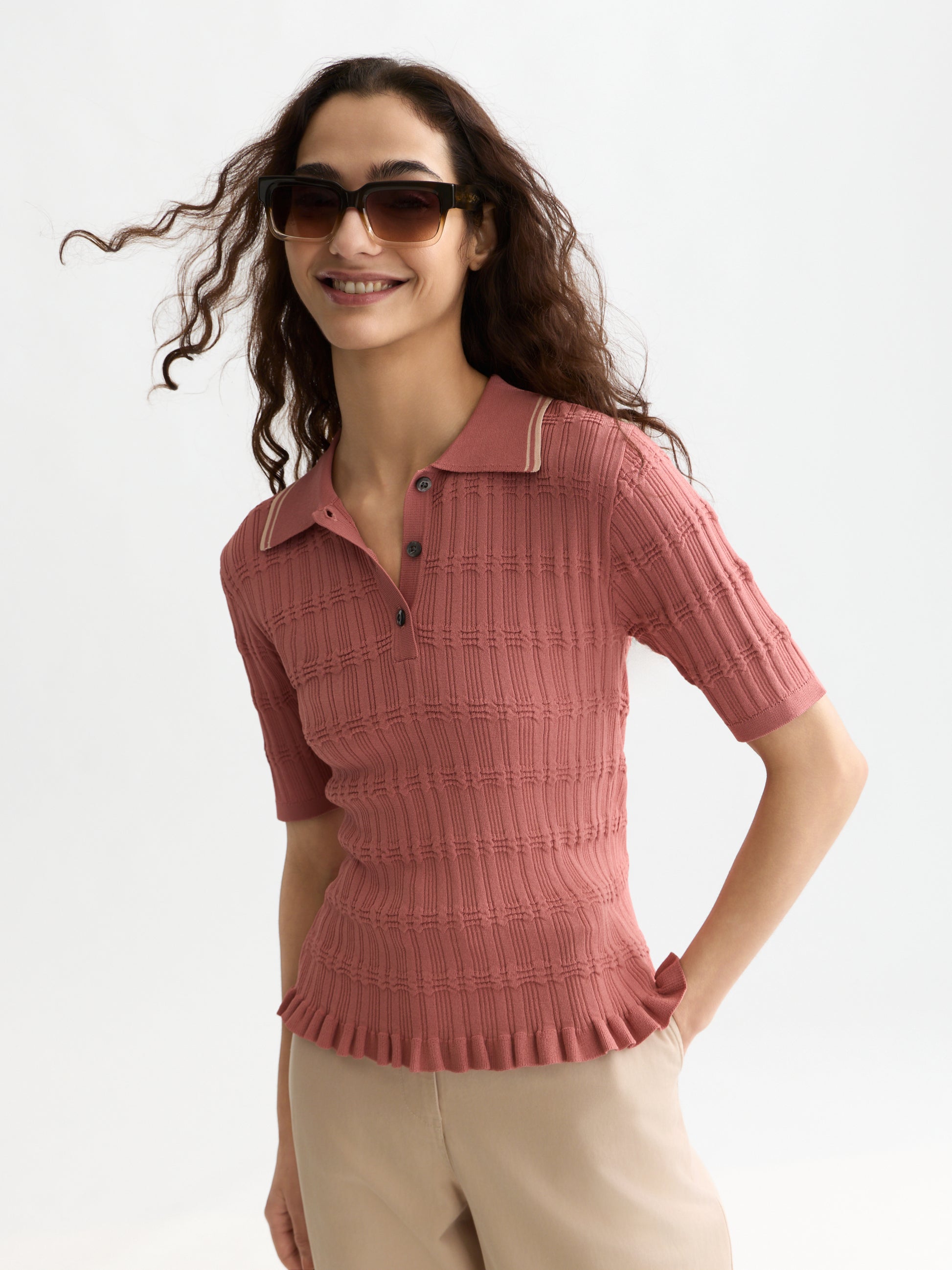 White Smoke חולצה קצרה לנשים Ripple Stitch SCOTCH & SODA