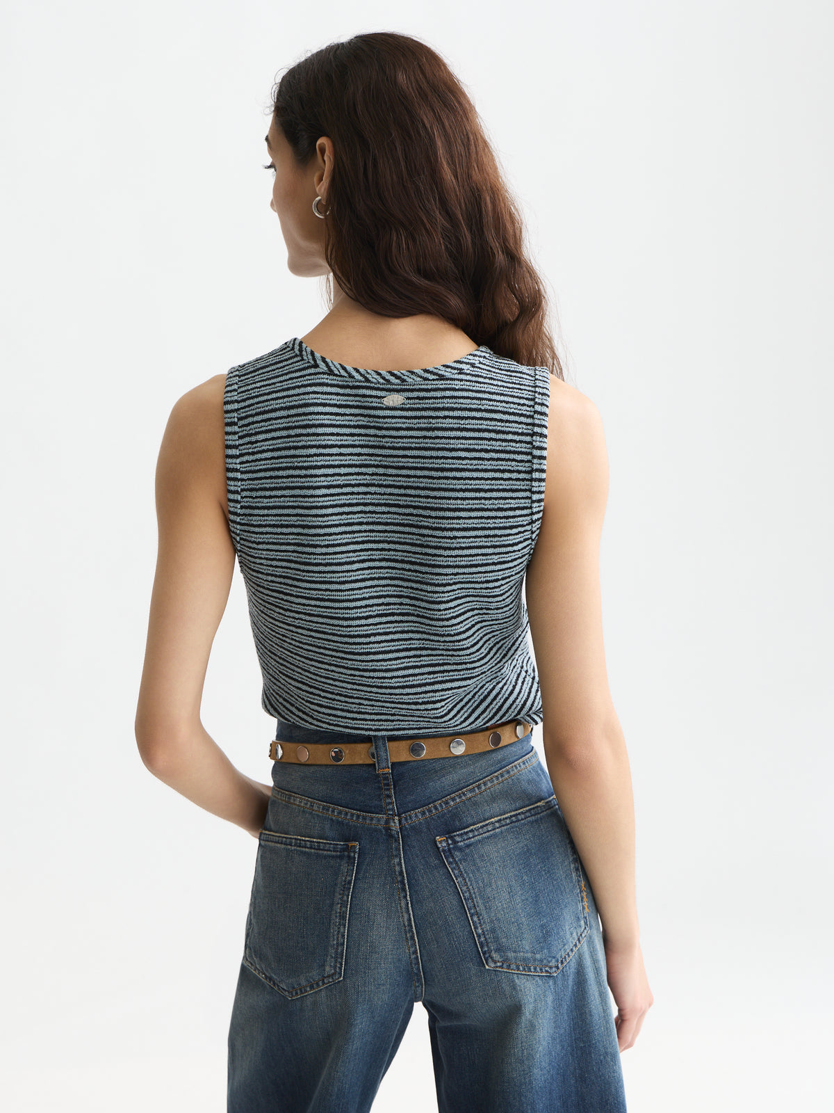 White Smoke גופיה לנשים Stripe V-Neck SCOTCH & SODA