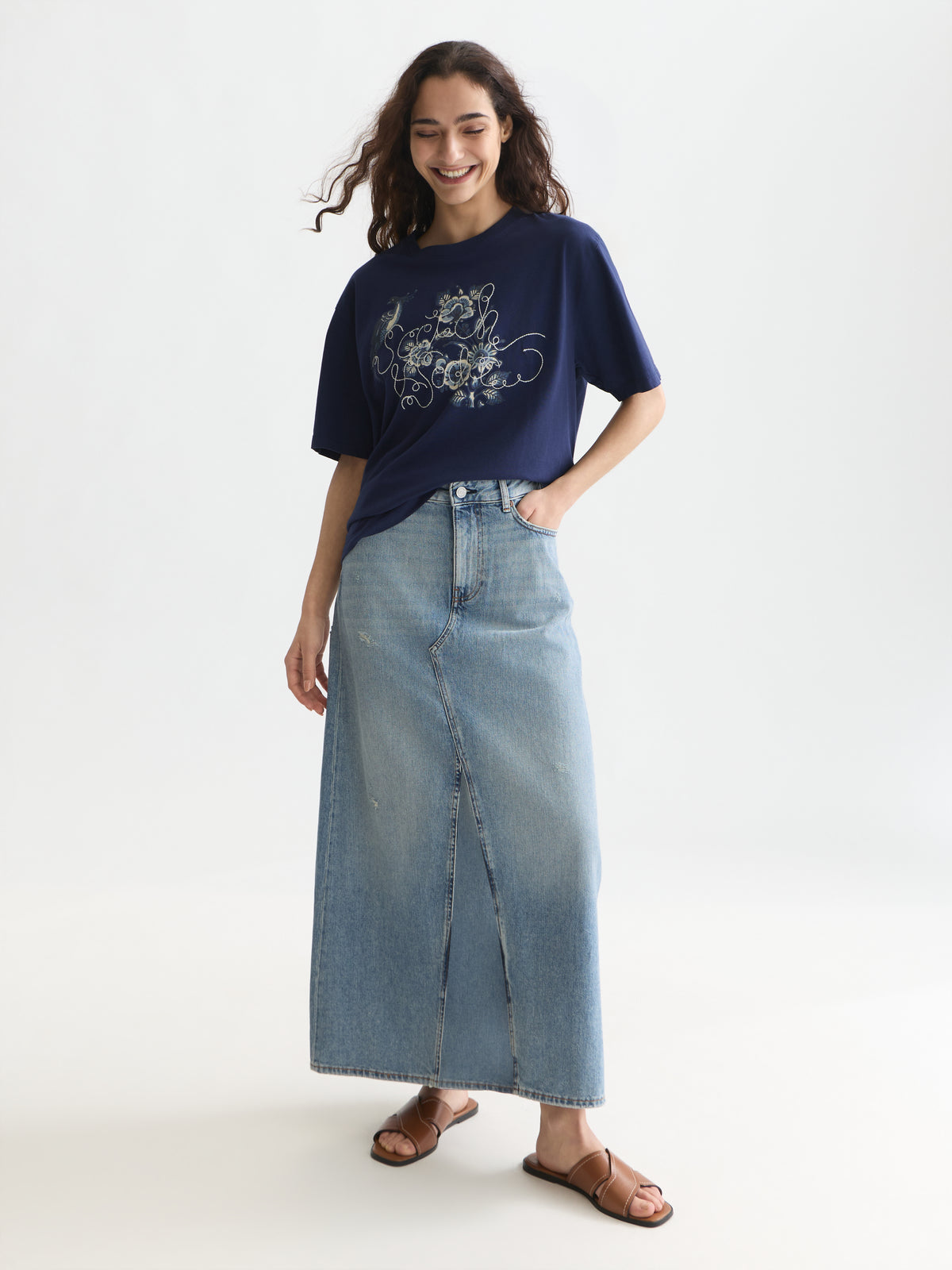 White Smoke טי שירט קצרה לנשים Embroidered Detail SCOTCH & SODA
