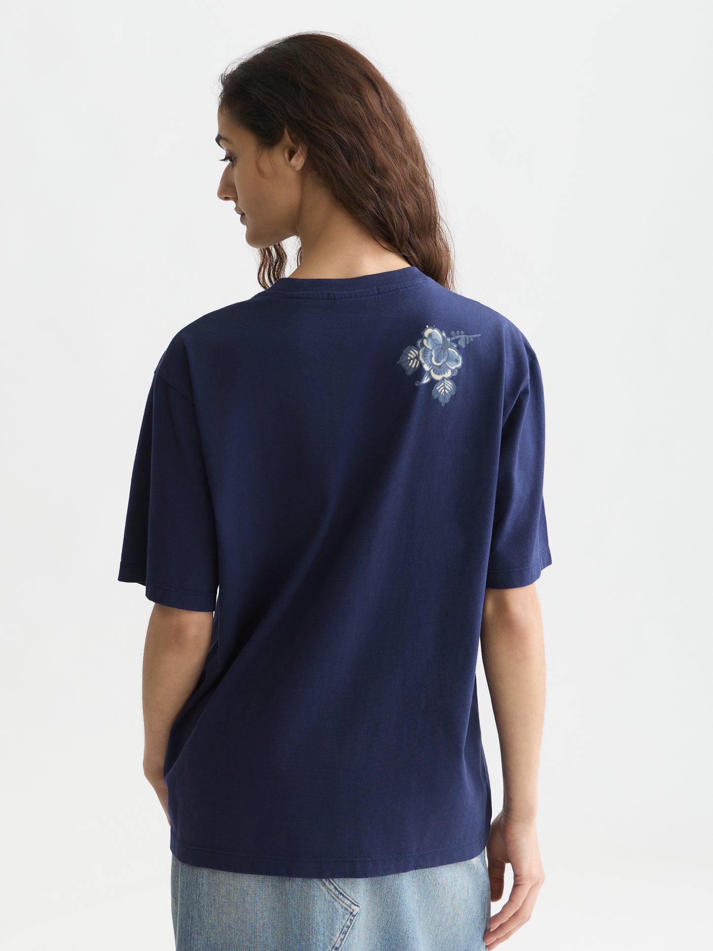Black טי שירט קצרה לנשים Embroidered Detail SCOTCH & SODA