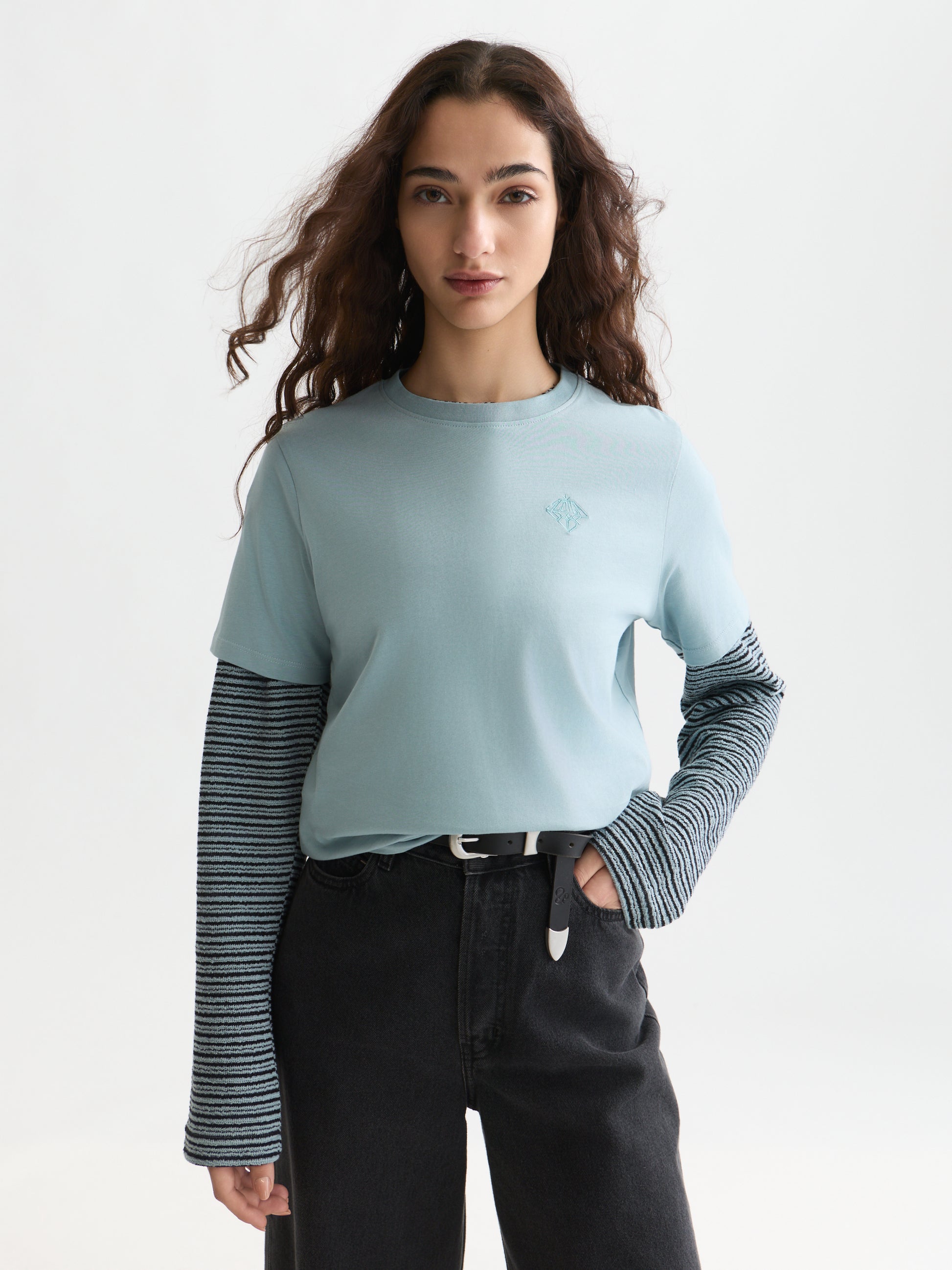 Black טי שירט קצרה לנשים Embroidered Logo SCOTCH & SODA