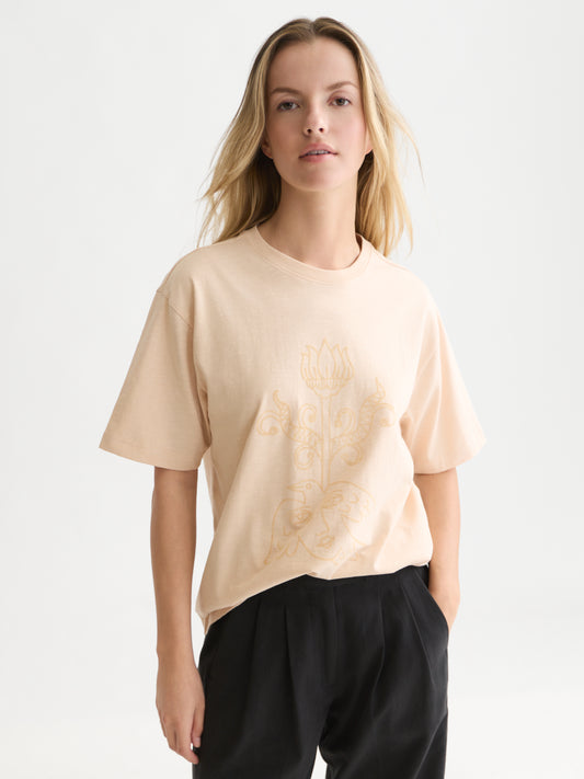Seashell טי שירט קצרה לנשים Flock Artwork SCOTCH & SODA