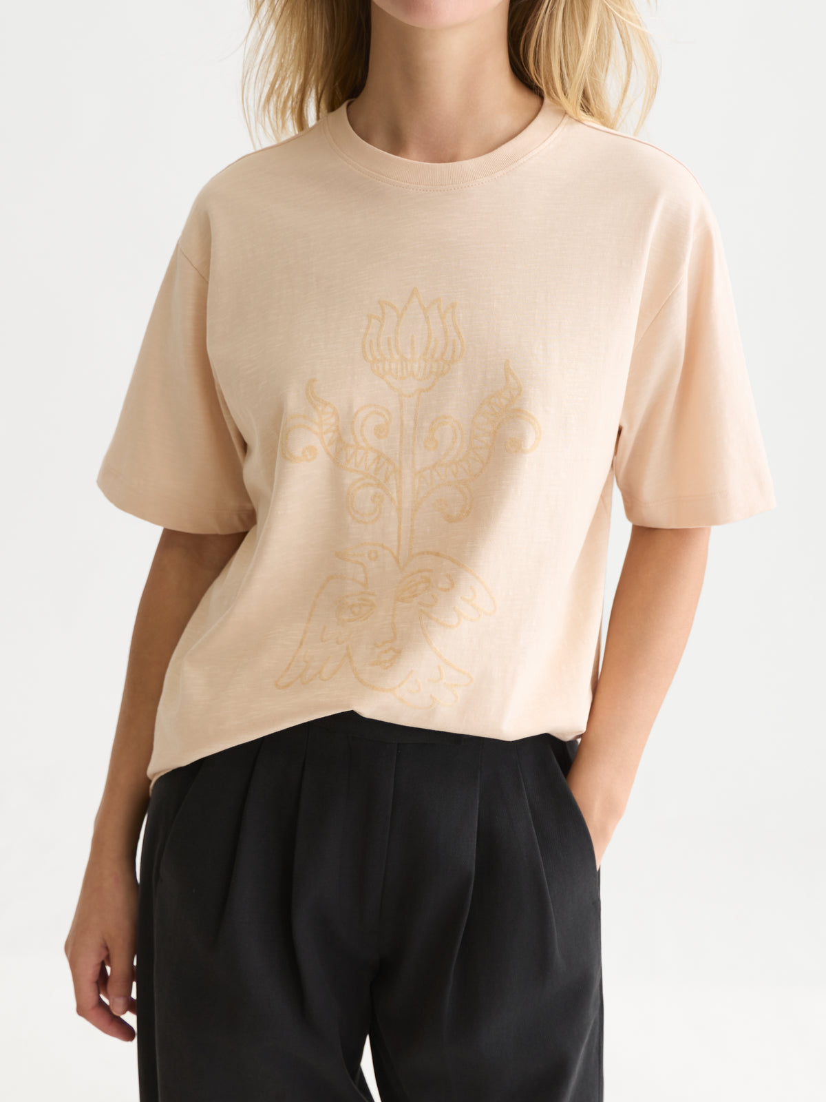 Black טי שירט קצרה לנשים Flock Artwork SCOTCH & SODA