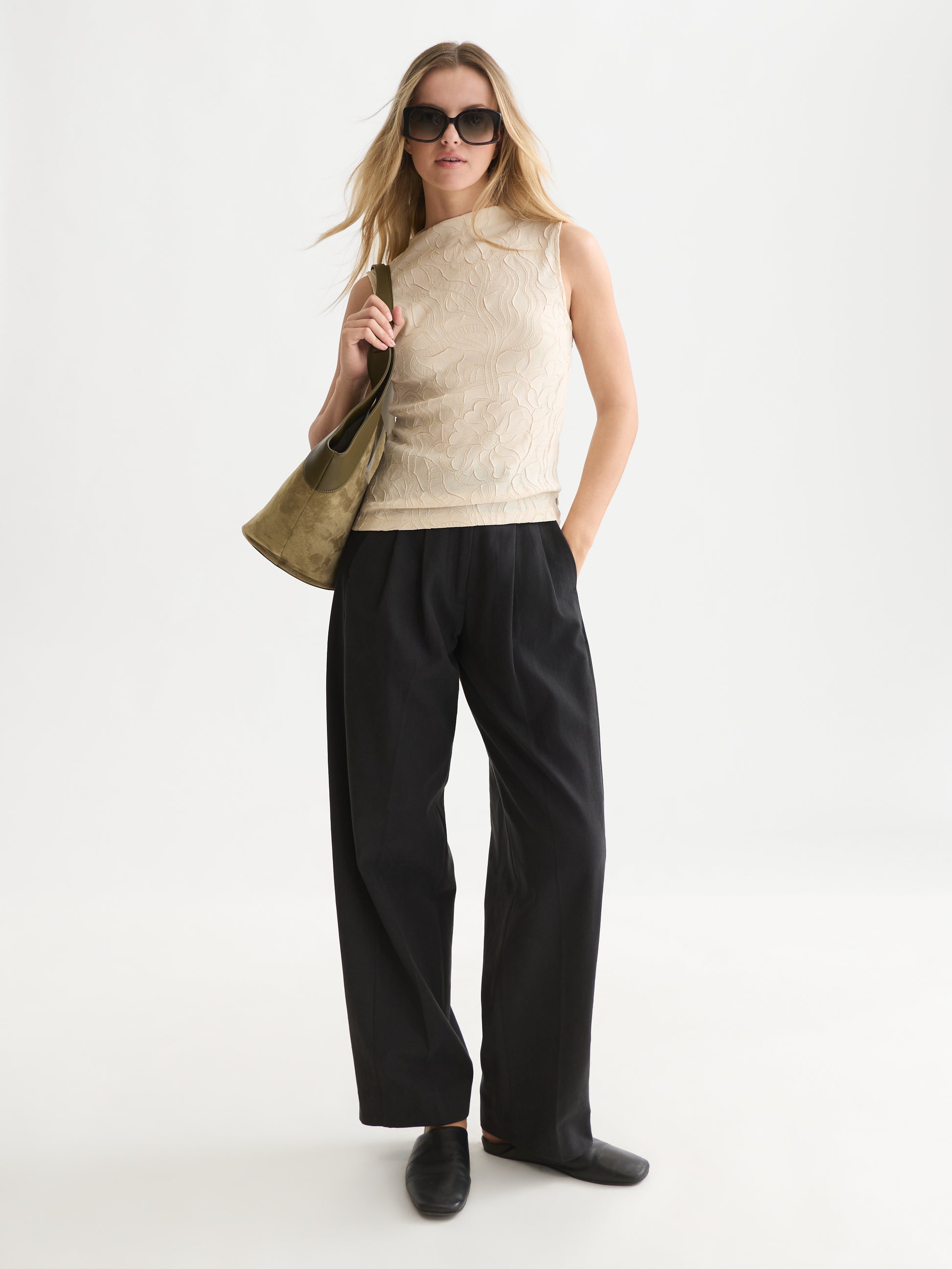 White Smoke גופיה לנשים Embossed Pleat SCOTCH & SODA