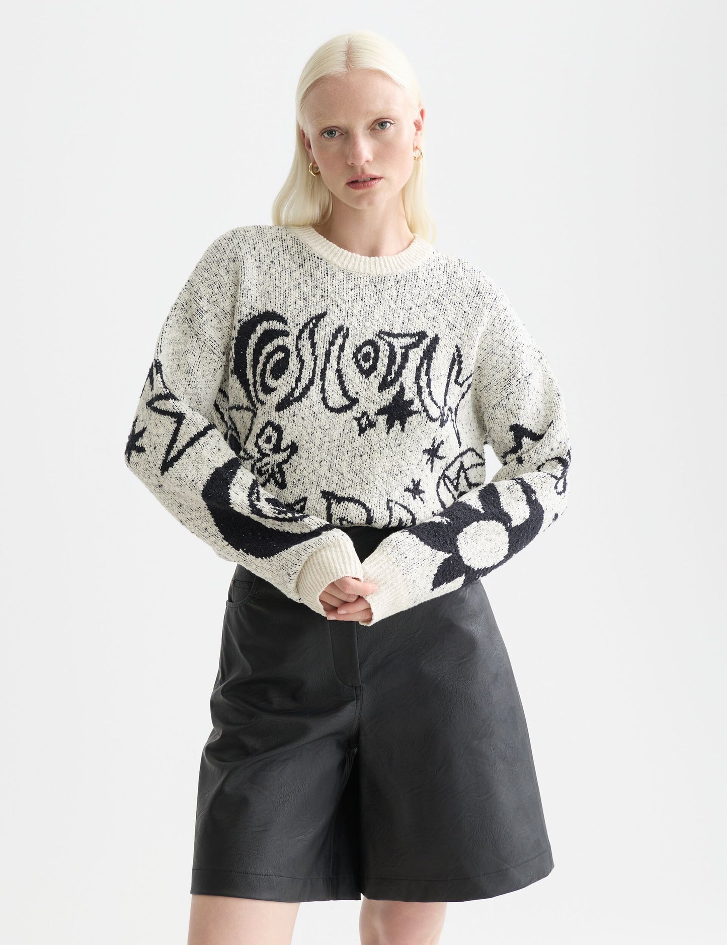 White Smoke סוודר לנשים Jacquard Motif Oversized SCOTCH & SODA