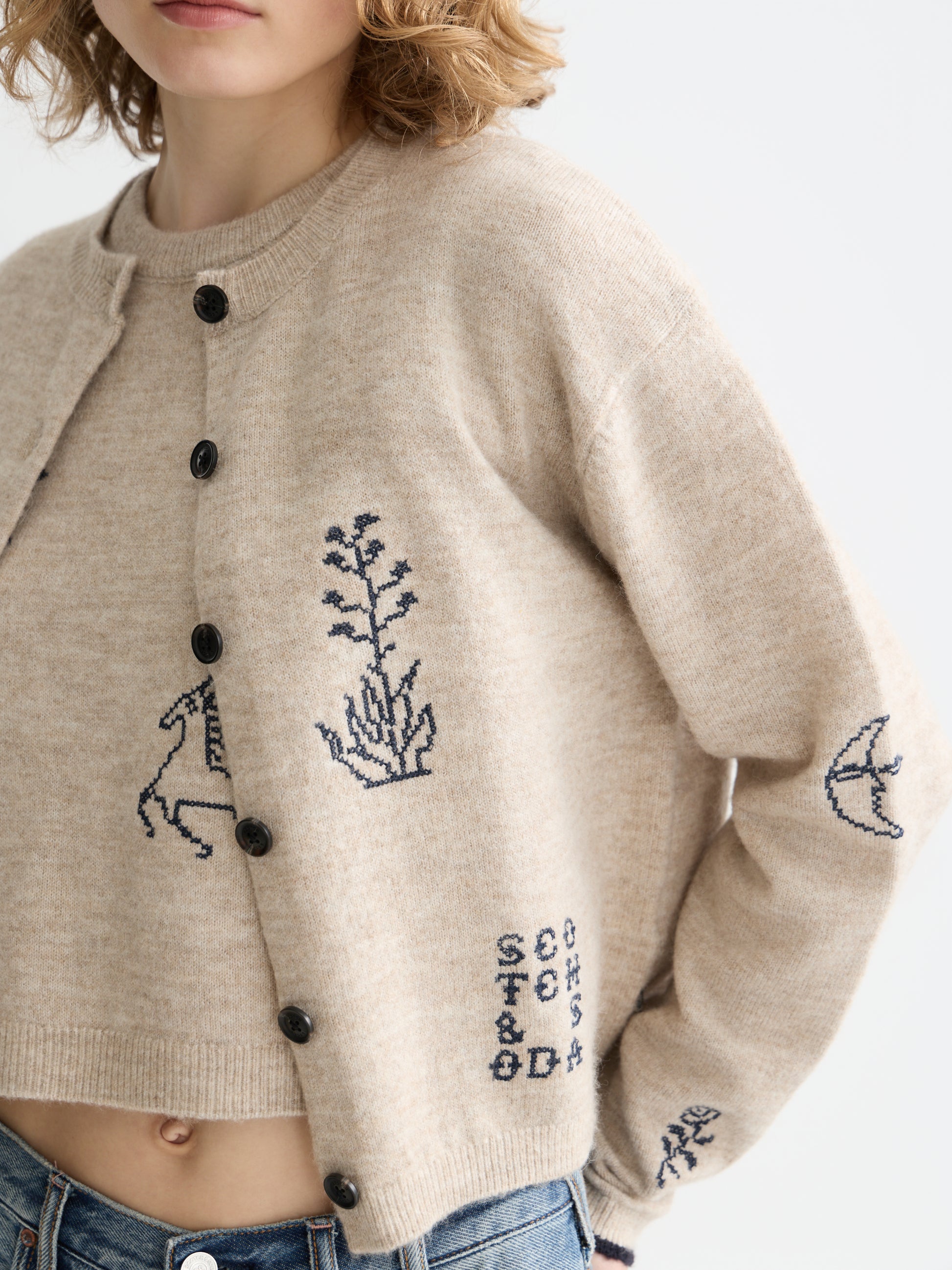Rosy Brown קרדיגן לנשים Embroidered Crew SCOTCH & SODA