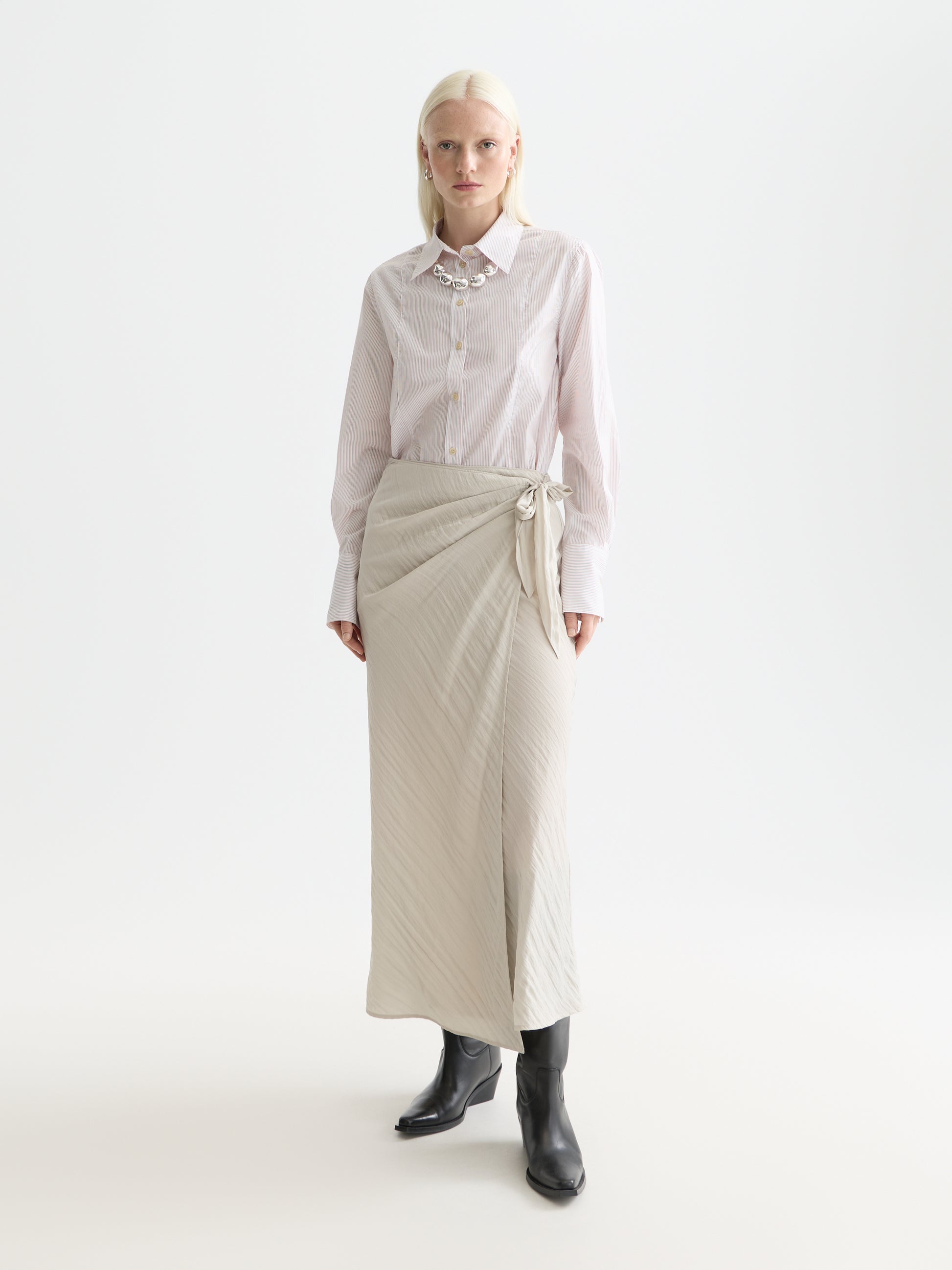 Dark Gray חולצה מכופתרת ארוכה לנשים Regular Fit Poplin Shirt SCOTCH & SODA