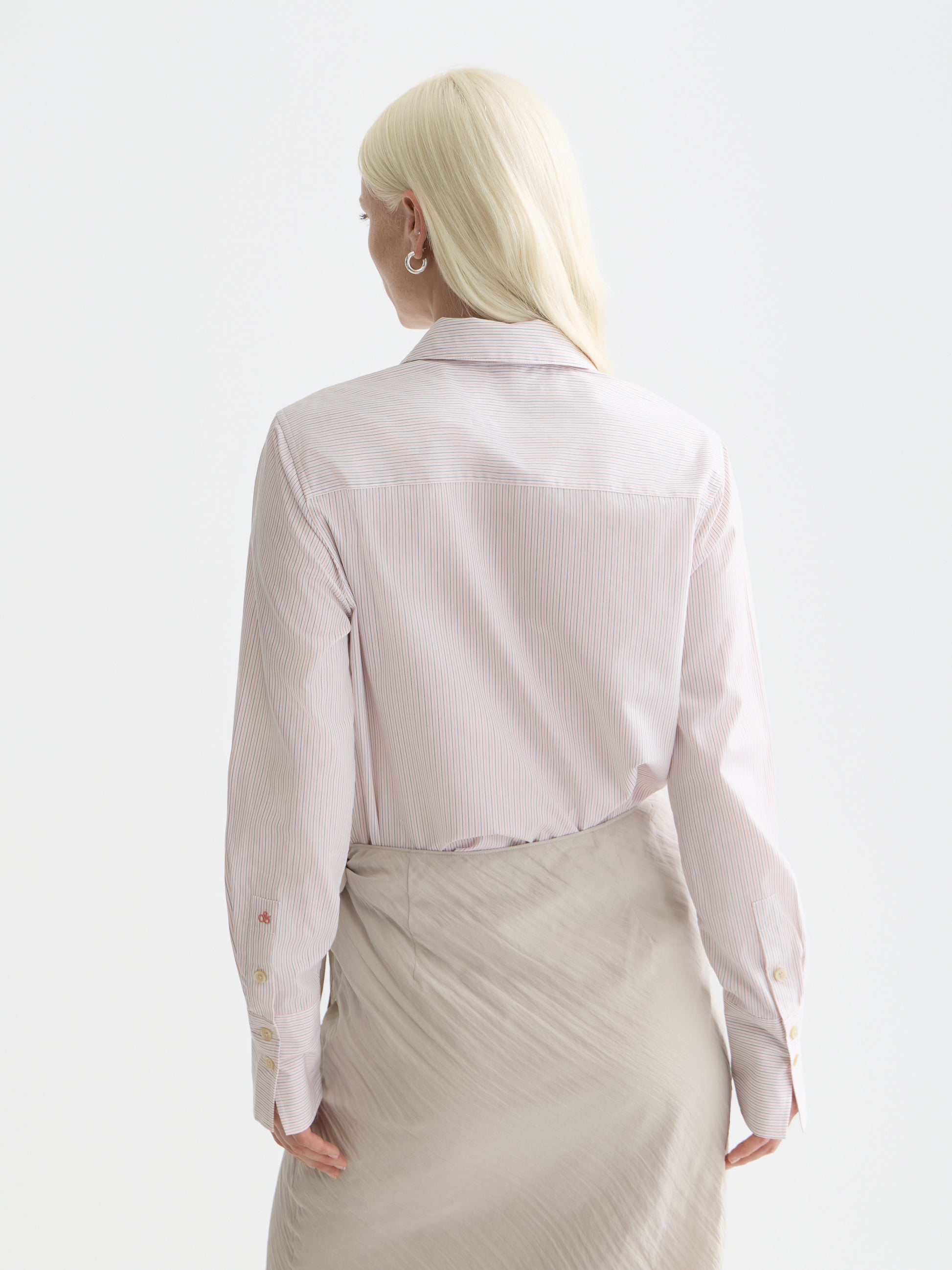 Light Gray חולצה מכופתרת ארוכה לנשים Regular Fit Poplin Shirt SCOTCH & SODA