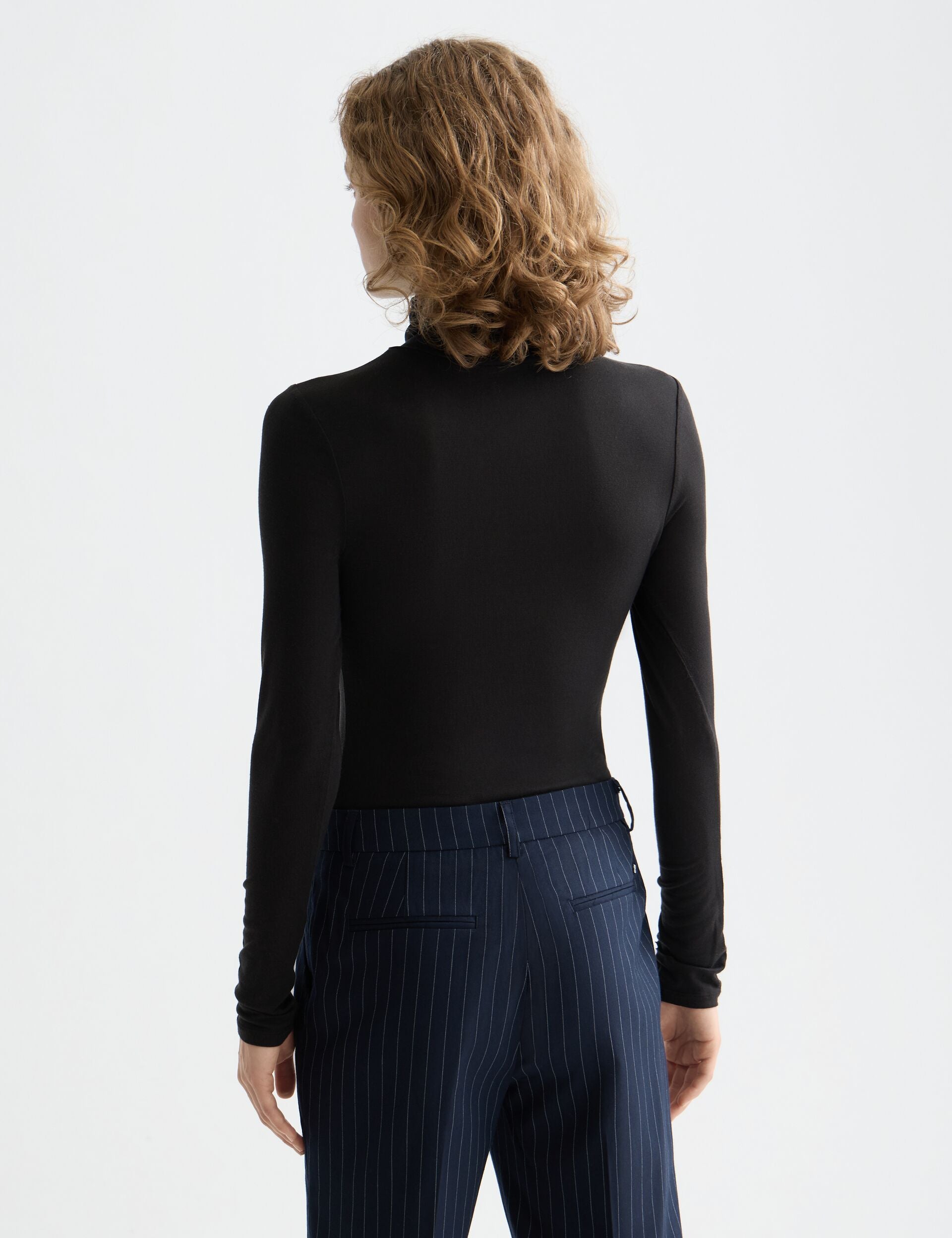 Black חולצת גולף דקה לנשים Core Roll Up Neck SCOTCH & SODA