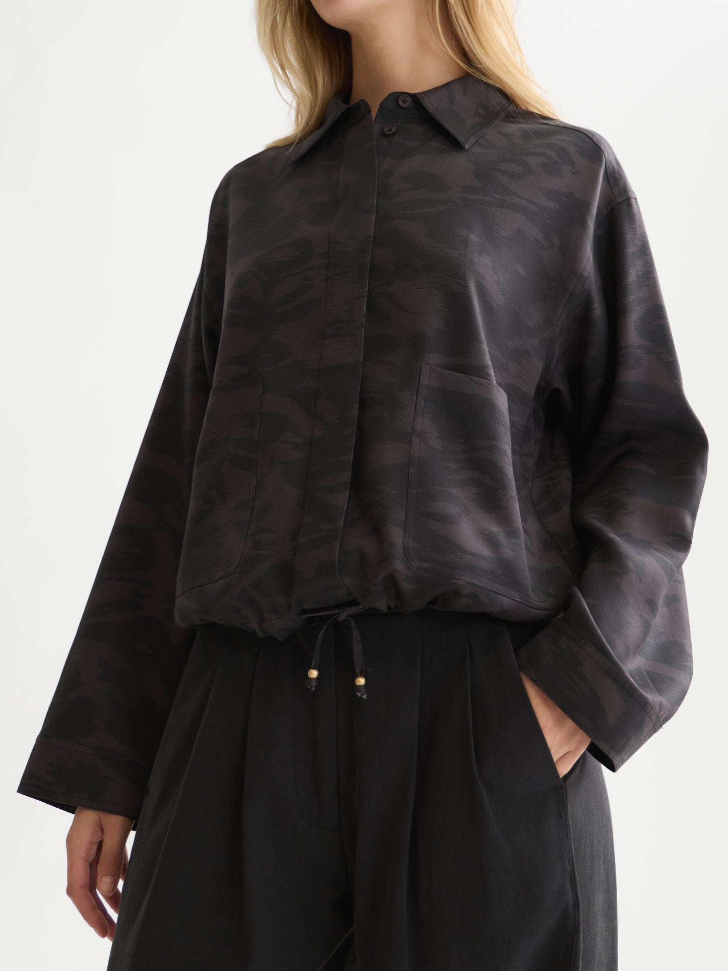 Black חולצה מכופתרת ארוכה לנשים Printed Utility SCOTCH & SODA