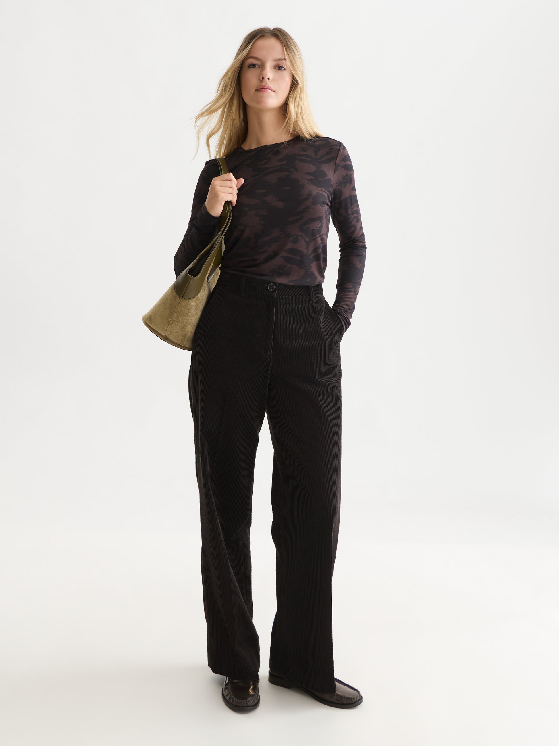 Black טי שירט ארוכה לנשים All Over Printed SCOTCH & SODA
