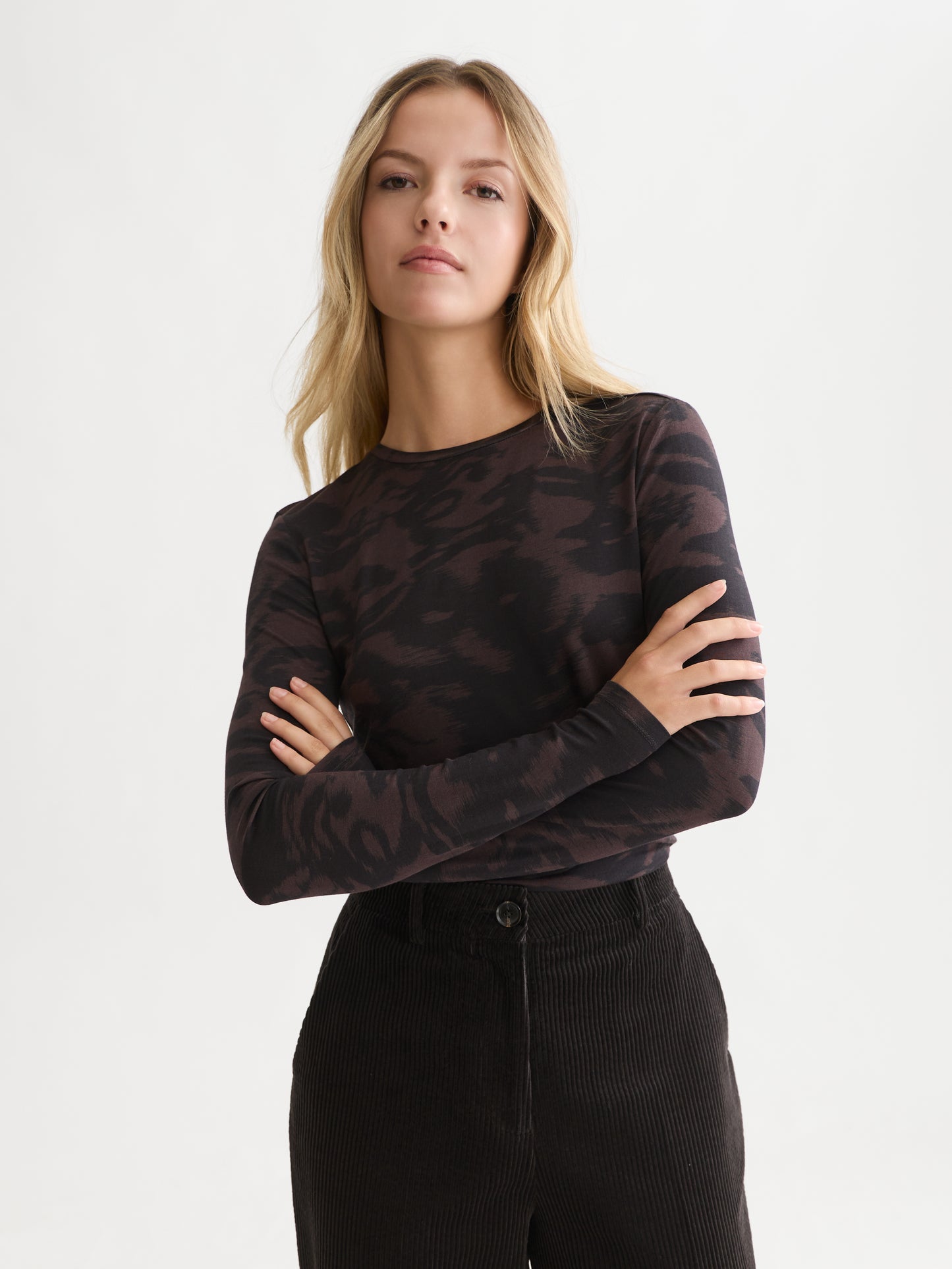 Black טי שירט ארוכה לנשים All Over Printed SCOTCH & SODA