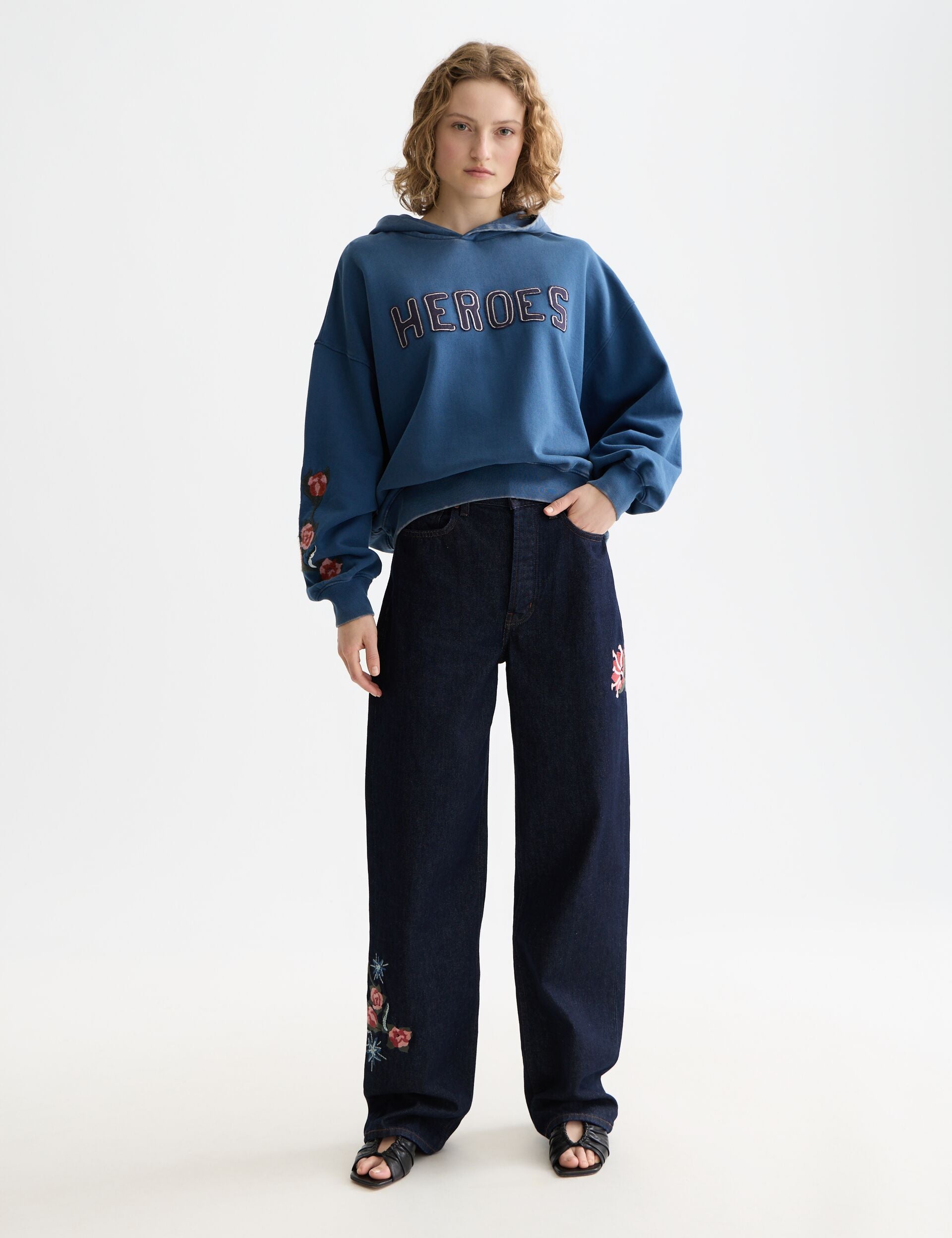 White Smoke קפוצ'ון לנשים Washed Artwork - מהדורת 40 שנה SCOTCH & SODA