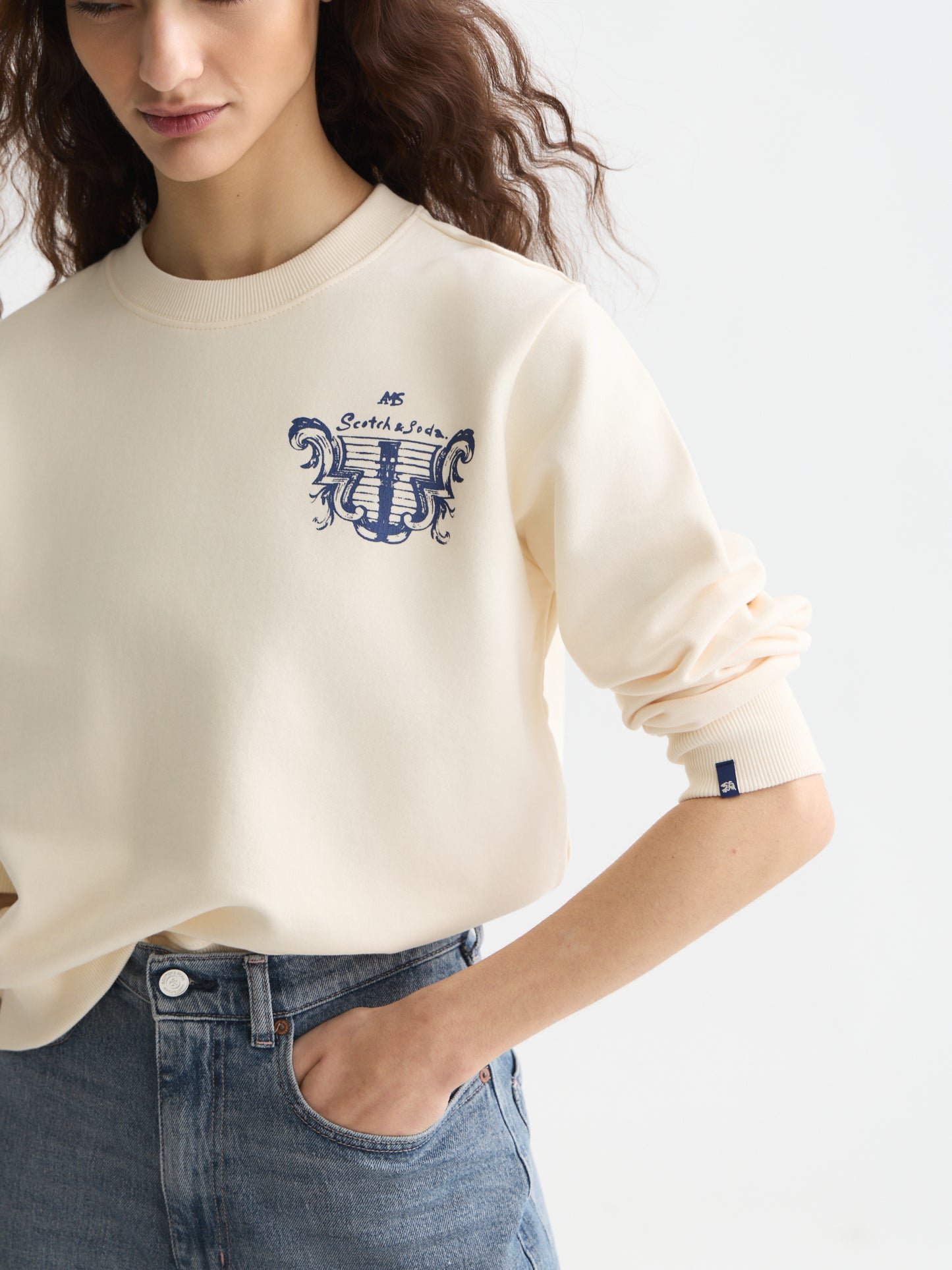 Alice Blue סווטשירט לנשים Chest Artwork SCOTCH & SODA