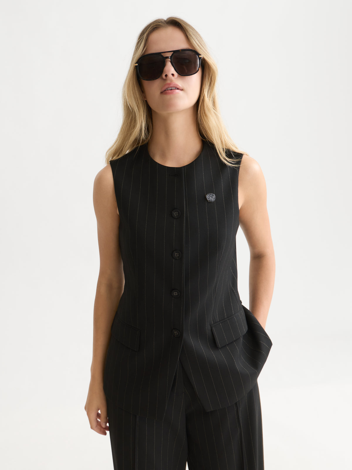 Black ווסט לנשים Lurex Pinstripe SCOTCH & SODA