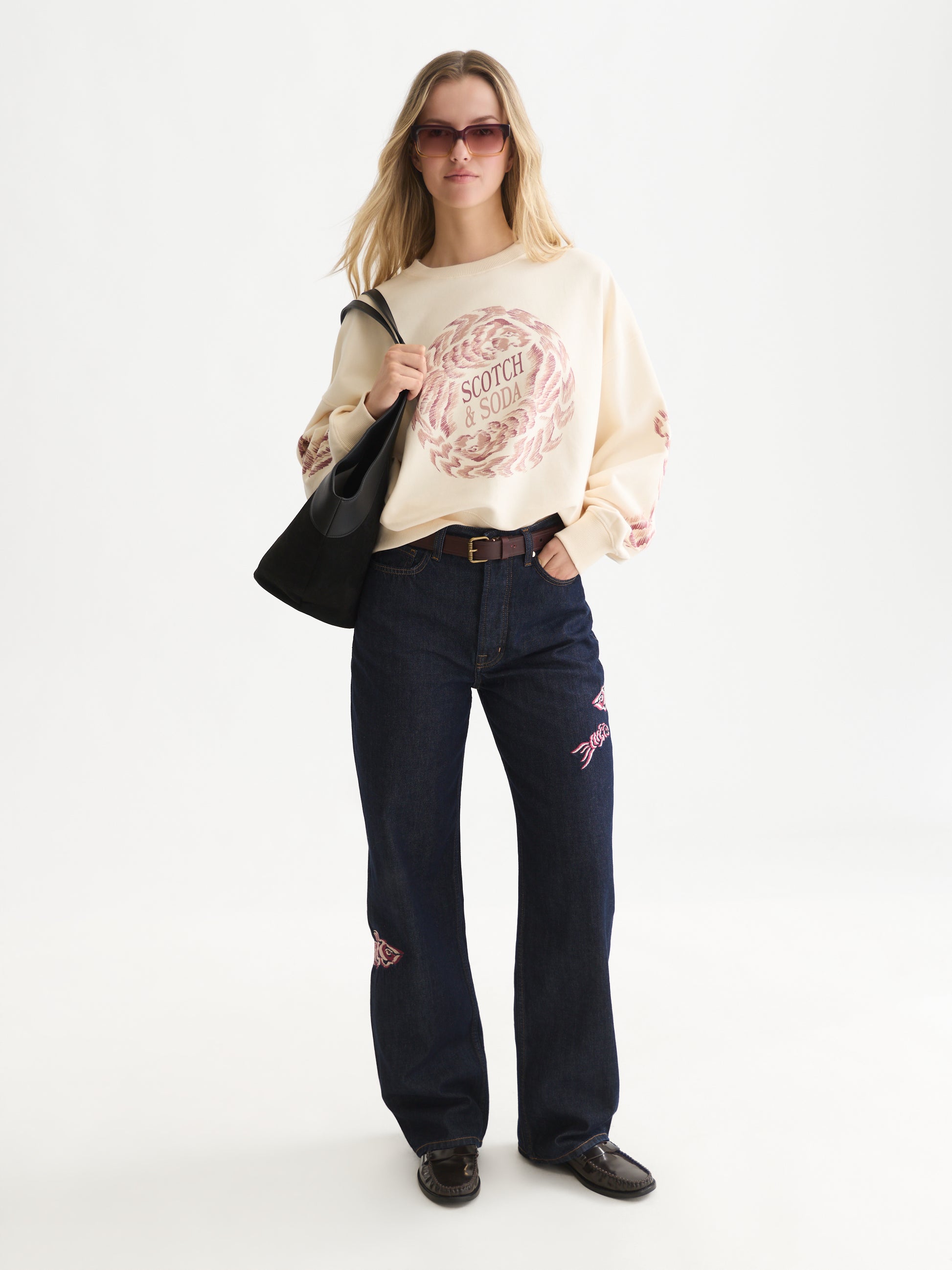 White Smoke סווטשירט לנשים Front Artwork SCOTCH & SODA