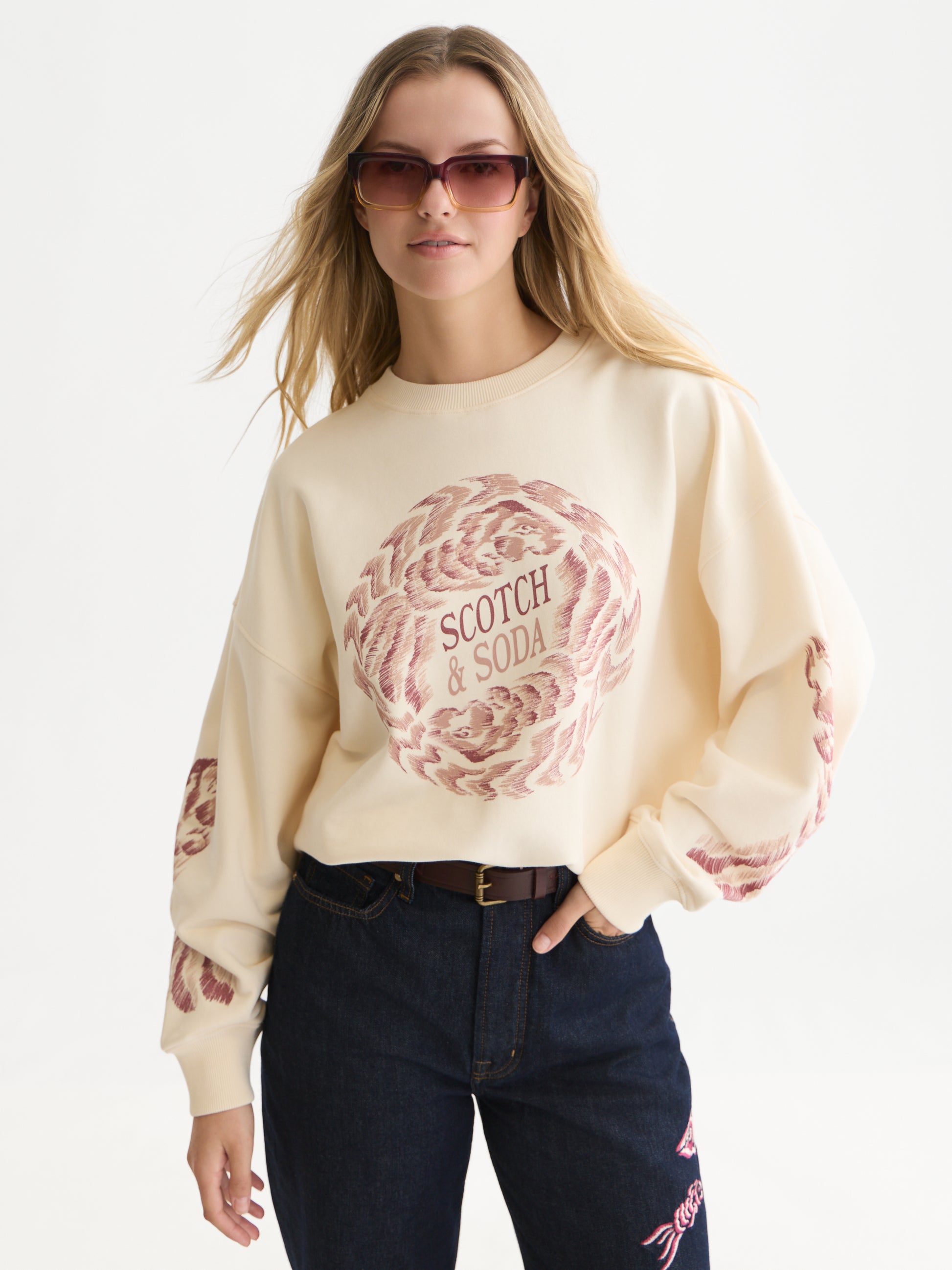 White Smoke סווטשירט לנשים Front Artwork SCOTCH & SODA