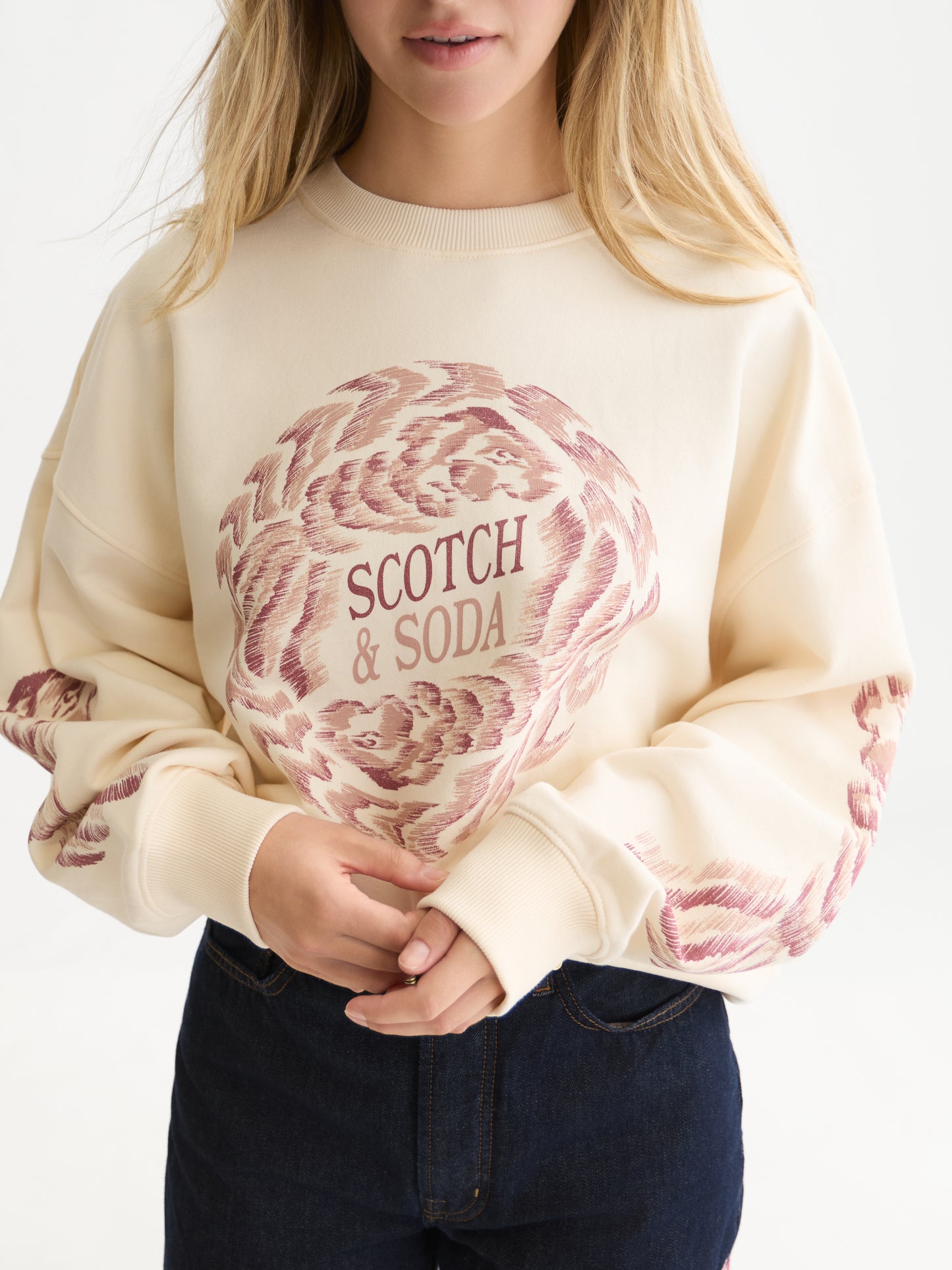 White Smoke סווטשירט לנשים Front Artwork SCOTCH & SODA