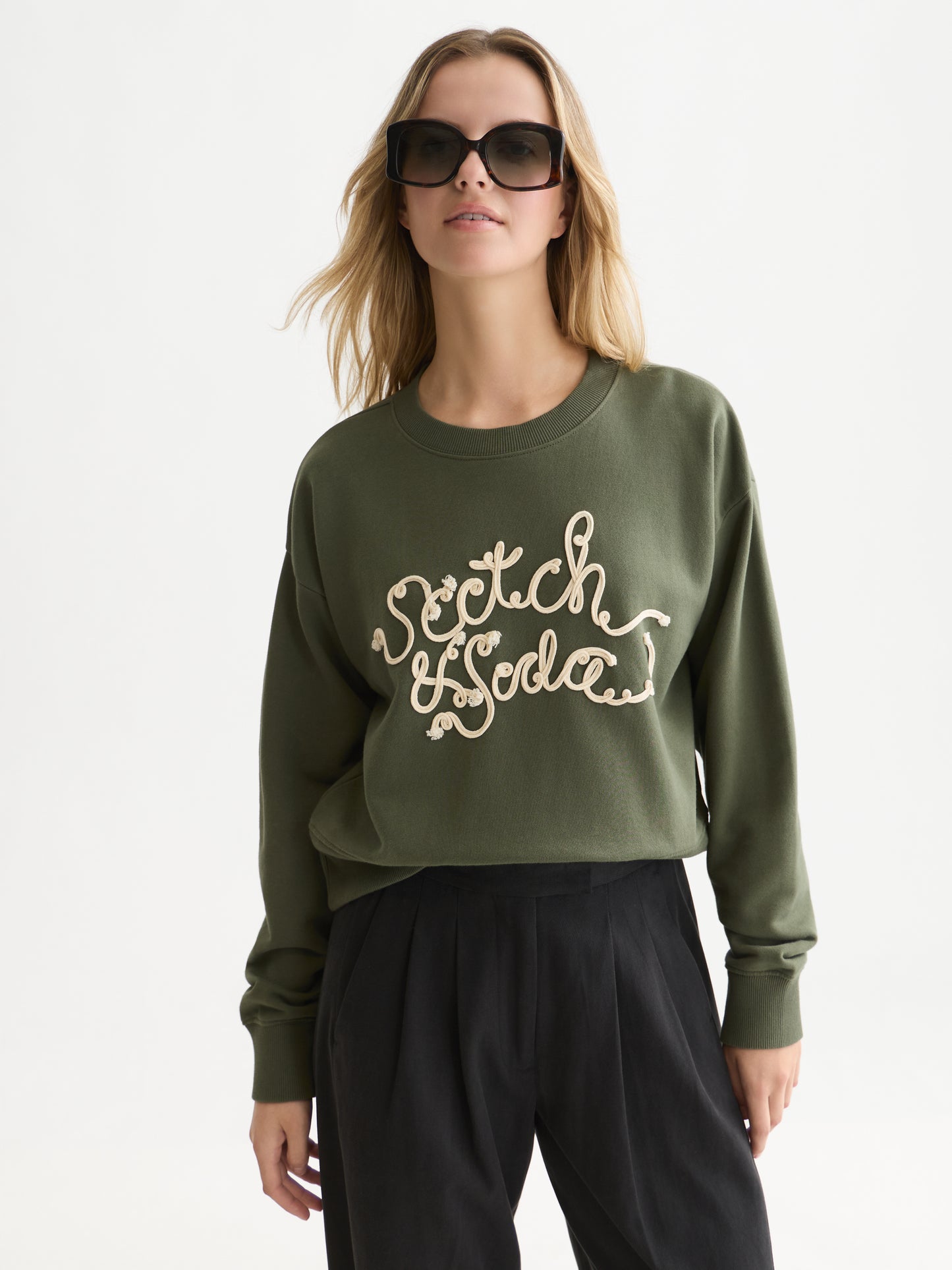 White Smoke סווטשירט לנשים Ribon Embroidery SCOTCH & SODA