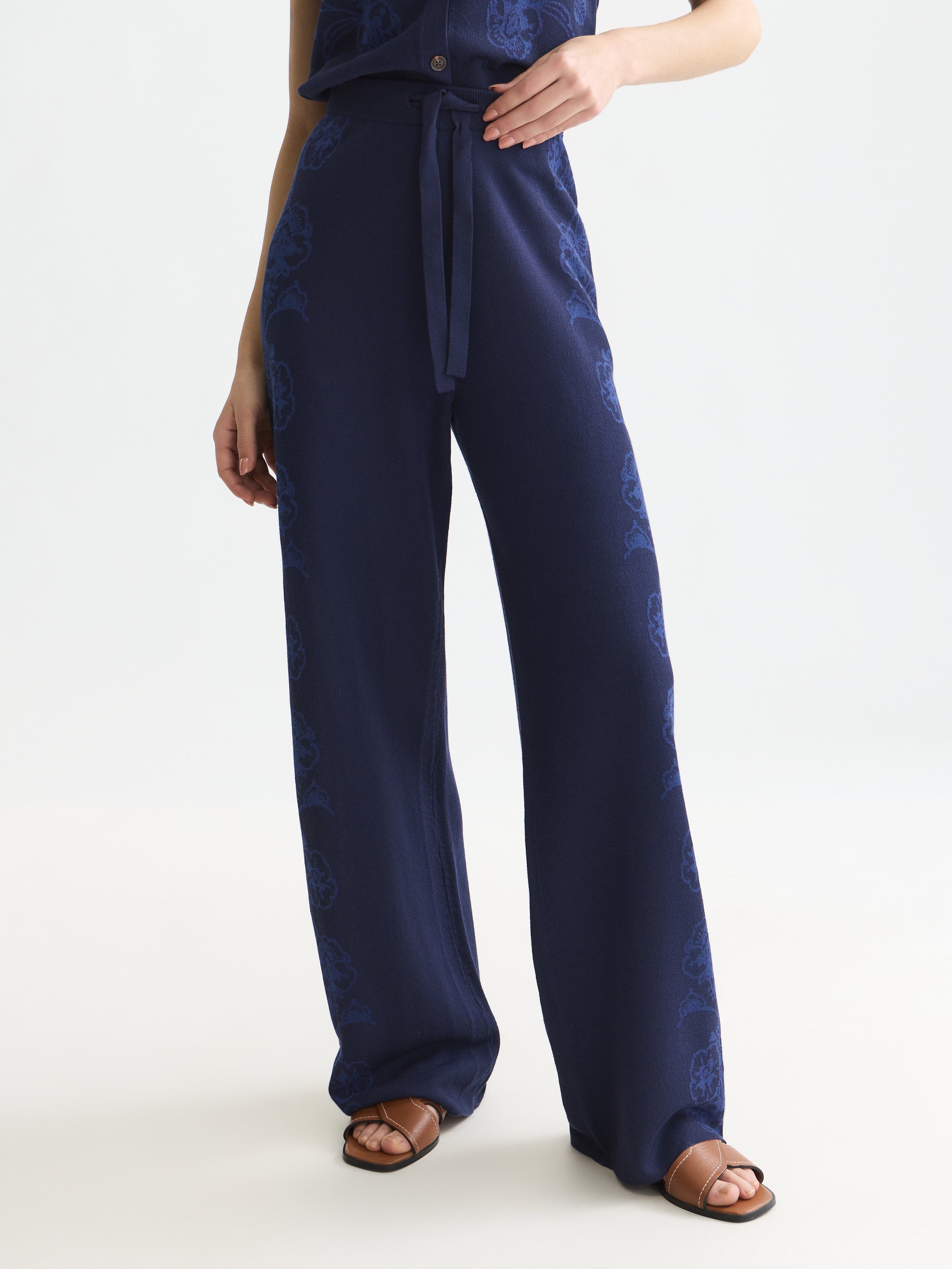 White Smoke מכנסיים ארוכים לנשים Jacquard Knitted SCOTCH & SODA
