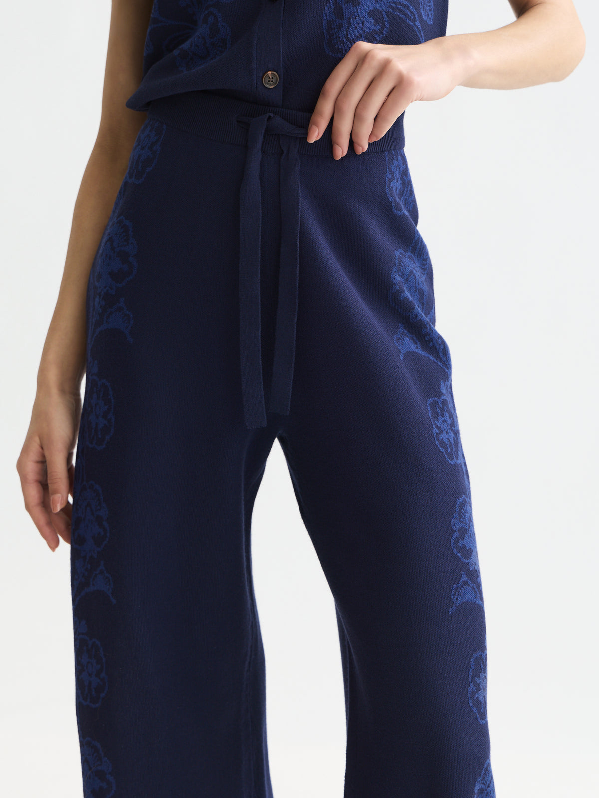 Black מכנסיים ארוכים לנשים Jacquard Knitted SCOTCH & SODA