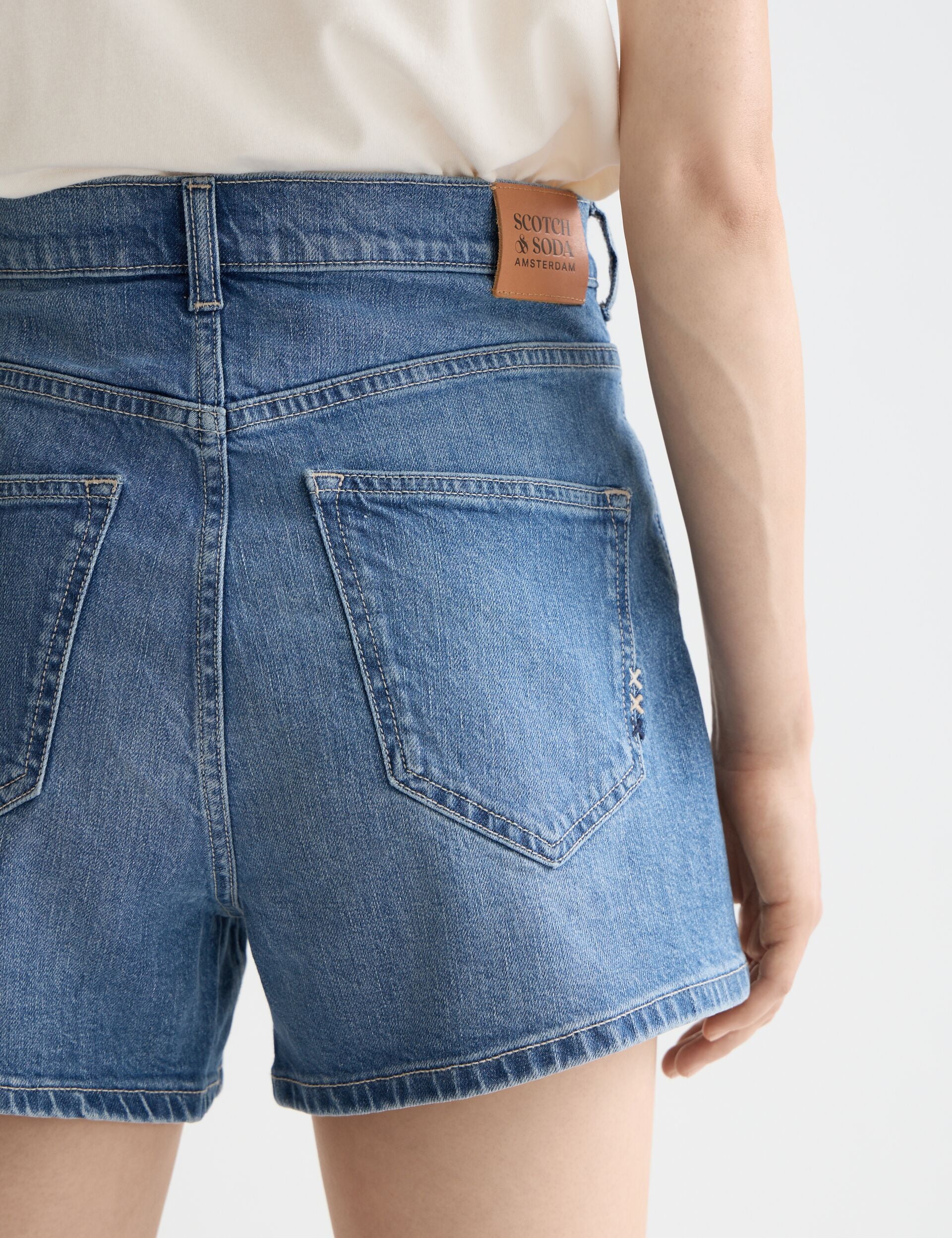 Lavender CORE THE RAY DENIM SHORT — BLUE DREAM ג'ינס קצר SCOTCH & SODA