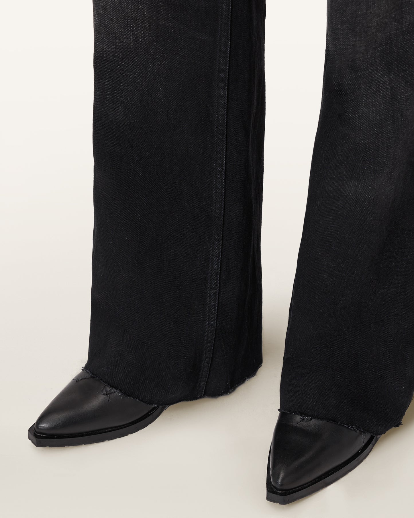 Black ג'ינס ארוך לנשים Ember Flared - Wide Fit ALLSAINTS