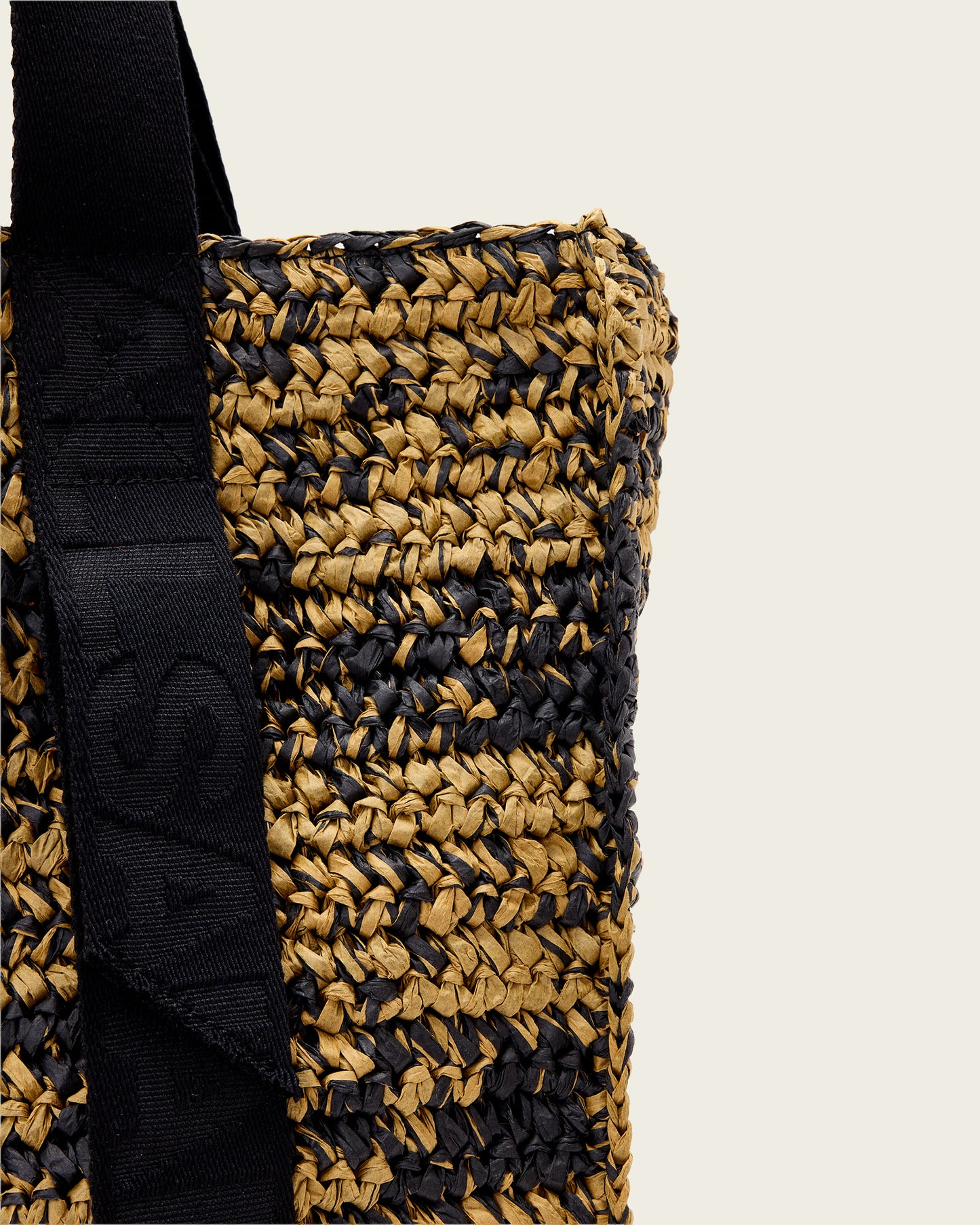 Black תיק צד  טקסטורת קש לנשים Lullah Straw Tote ALLSAINTS