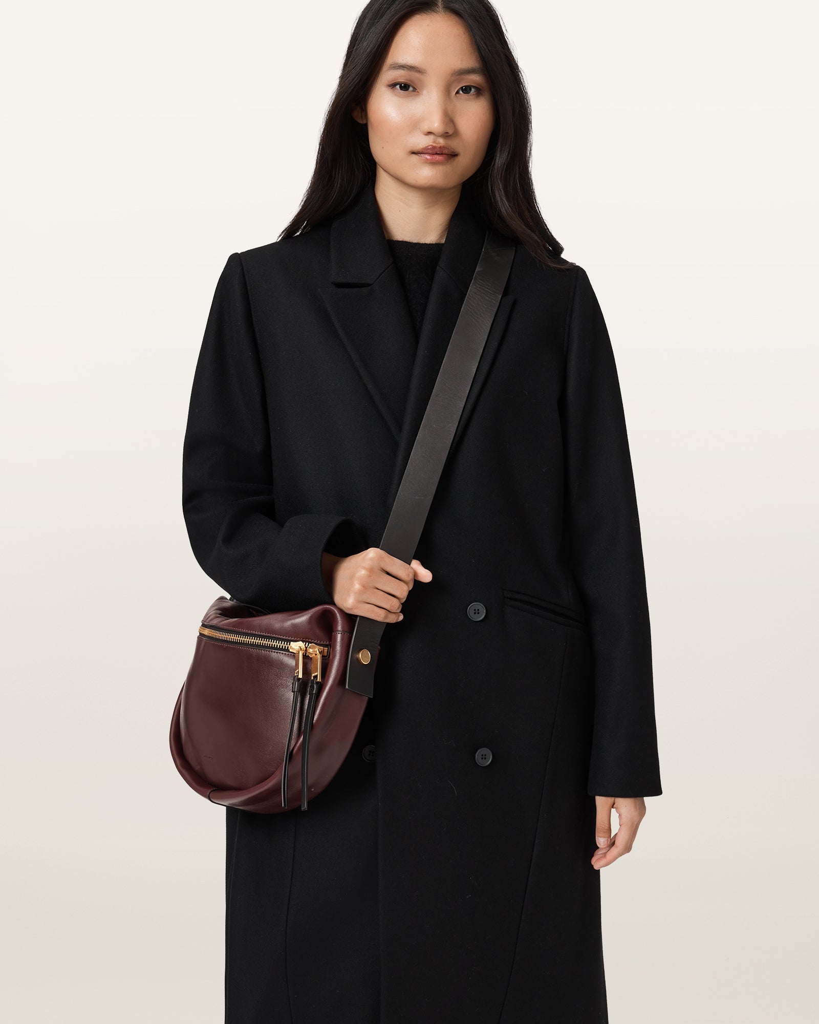 Black תיק צד לנשים Essential ALLSAINTS